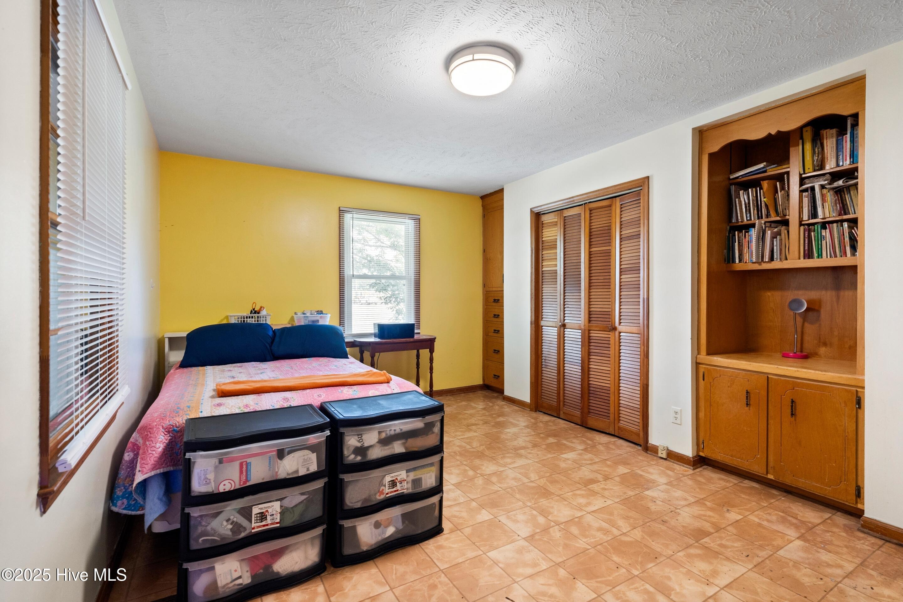 100528084 | Photo 44