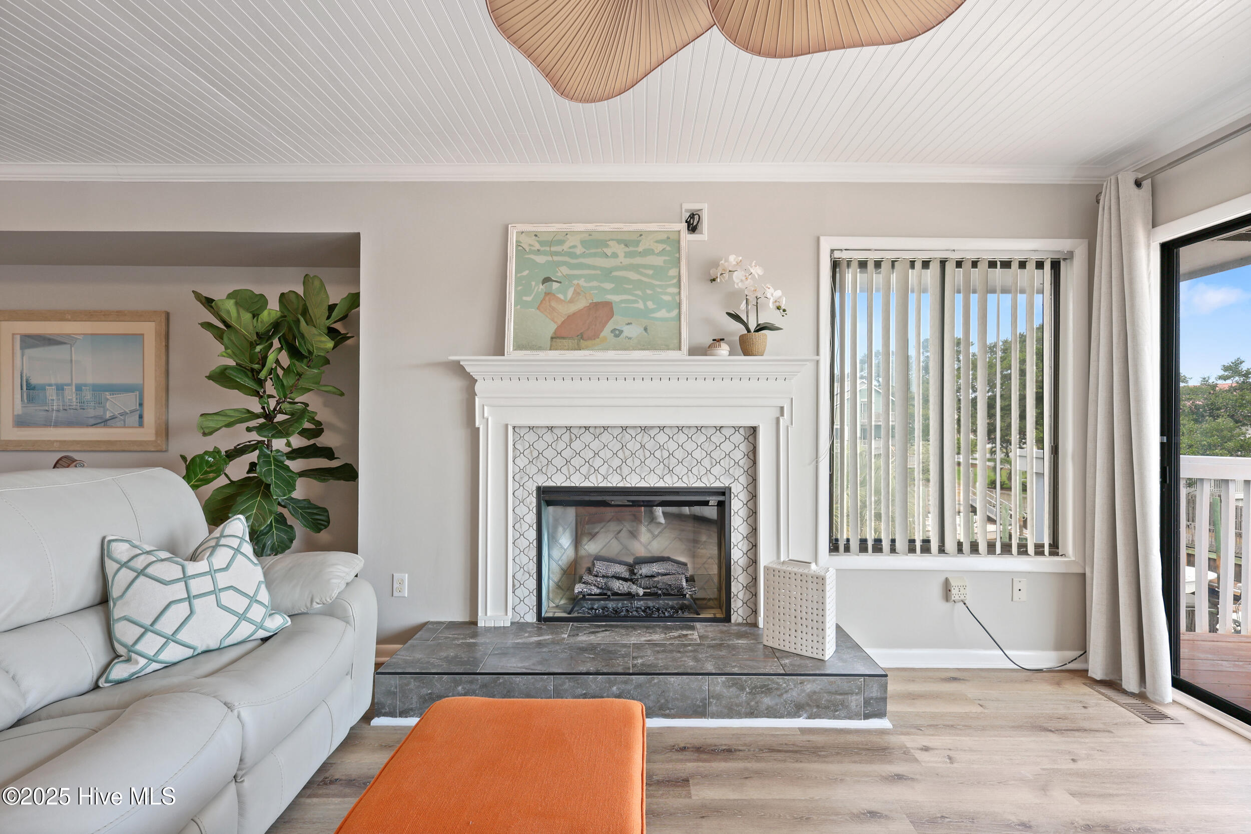 100559717 | Photo 22