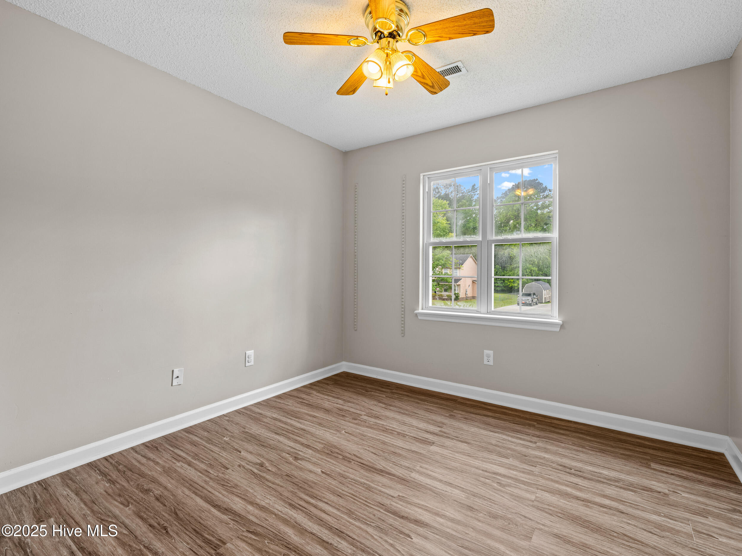 100554828 | Photo 36