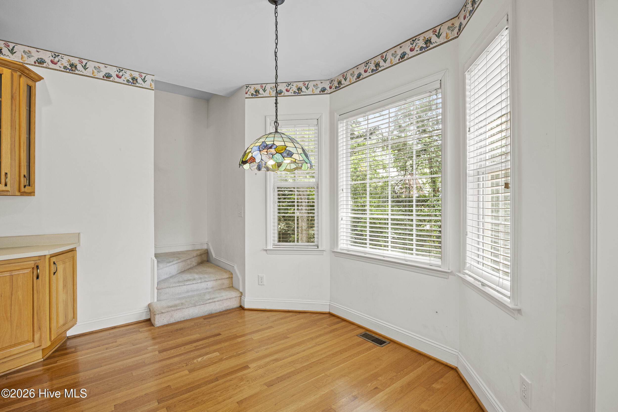 100569840 | Photo 22