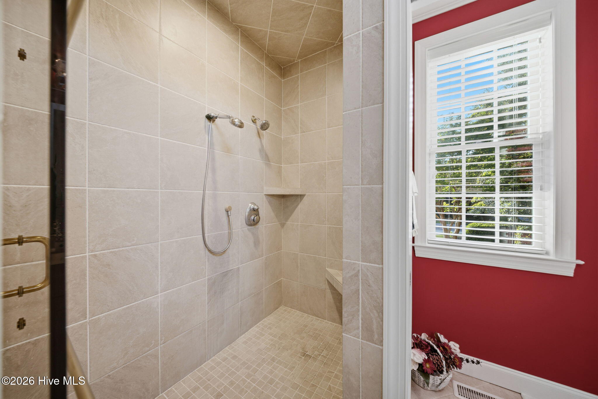 100570394 | Photo 57