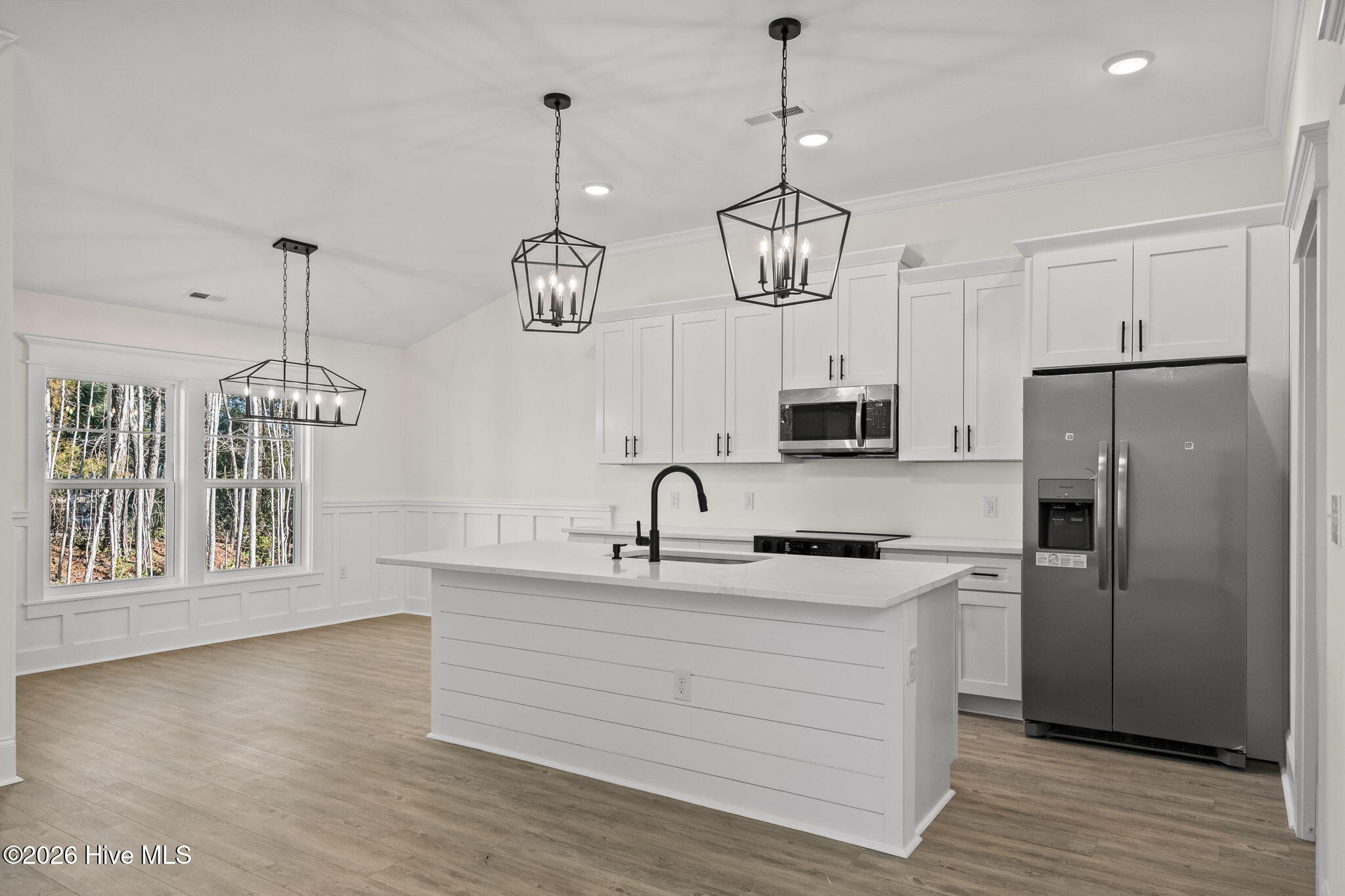 100552175 | Photo 14