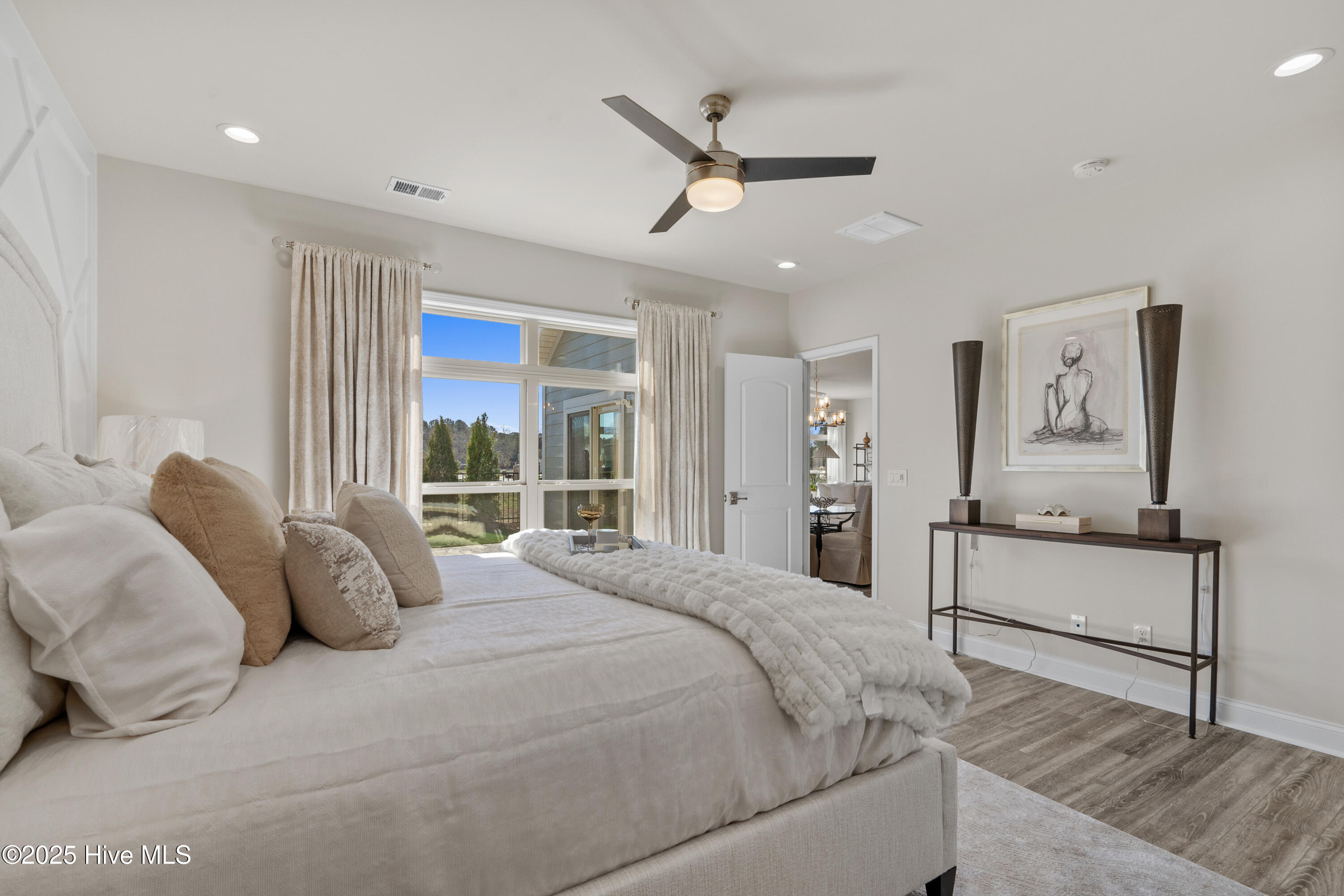 100549256 | Photo 26