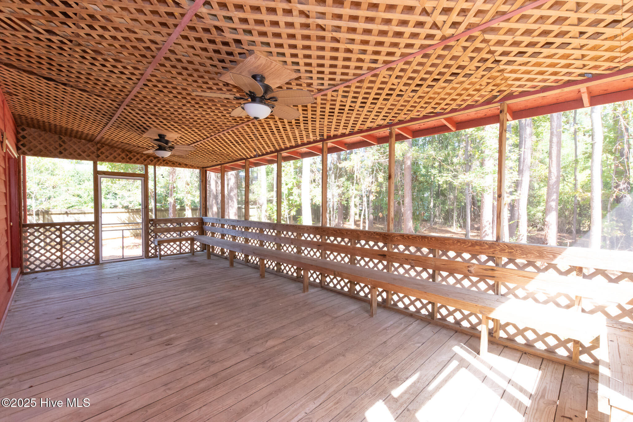 100506266 | Photo 40