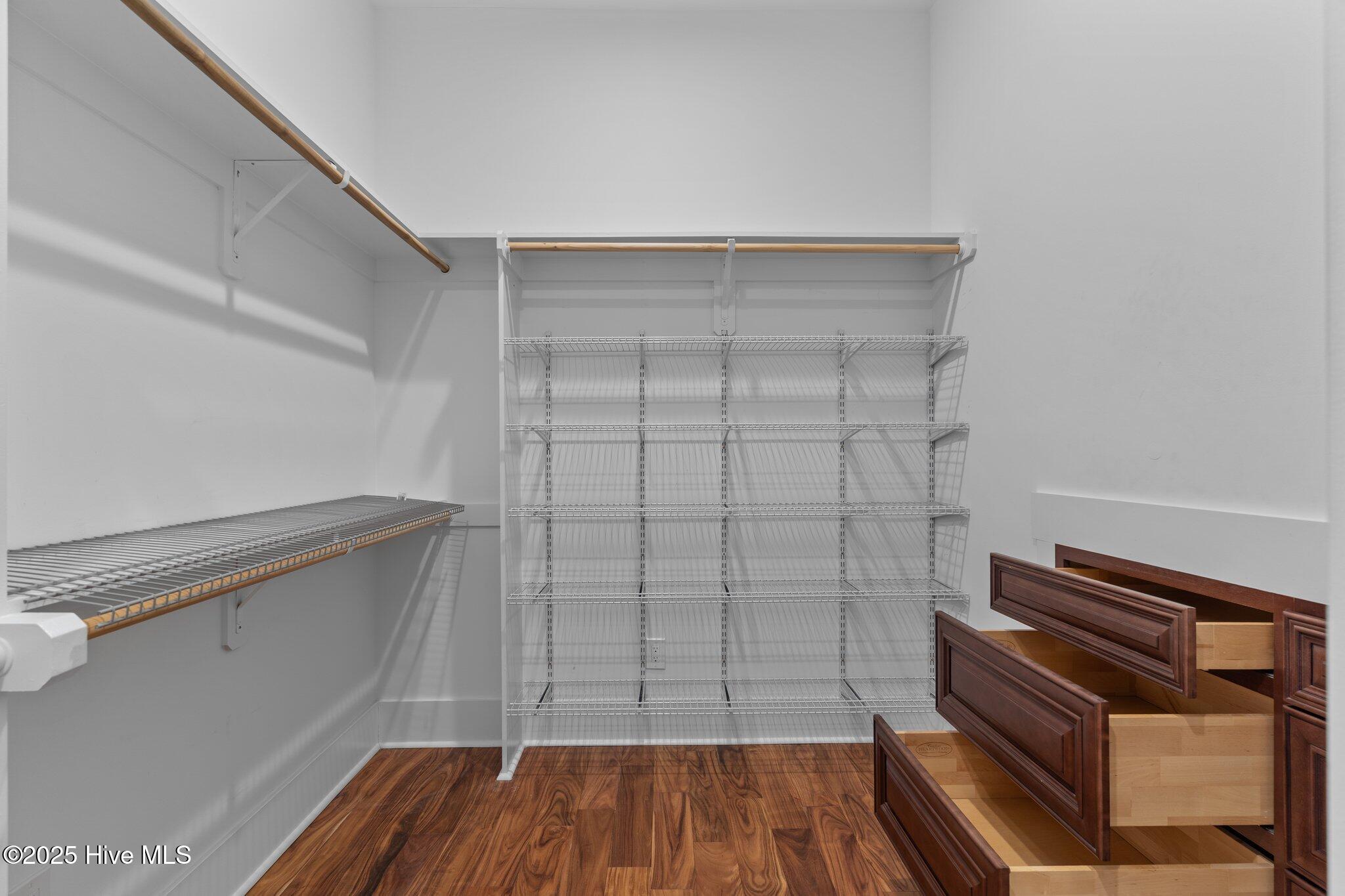 100552432 | Photo 41