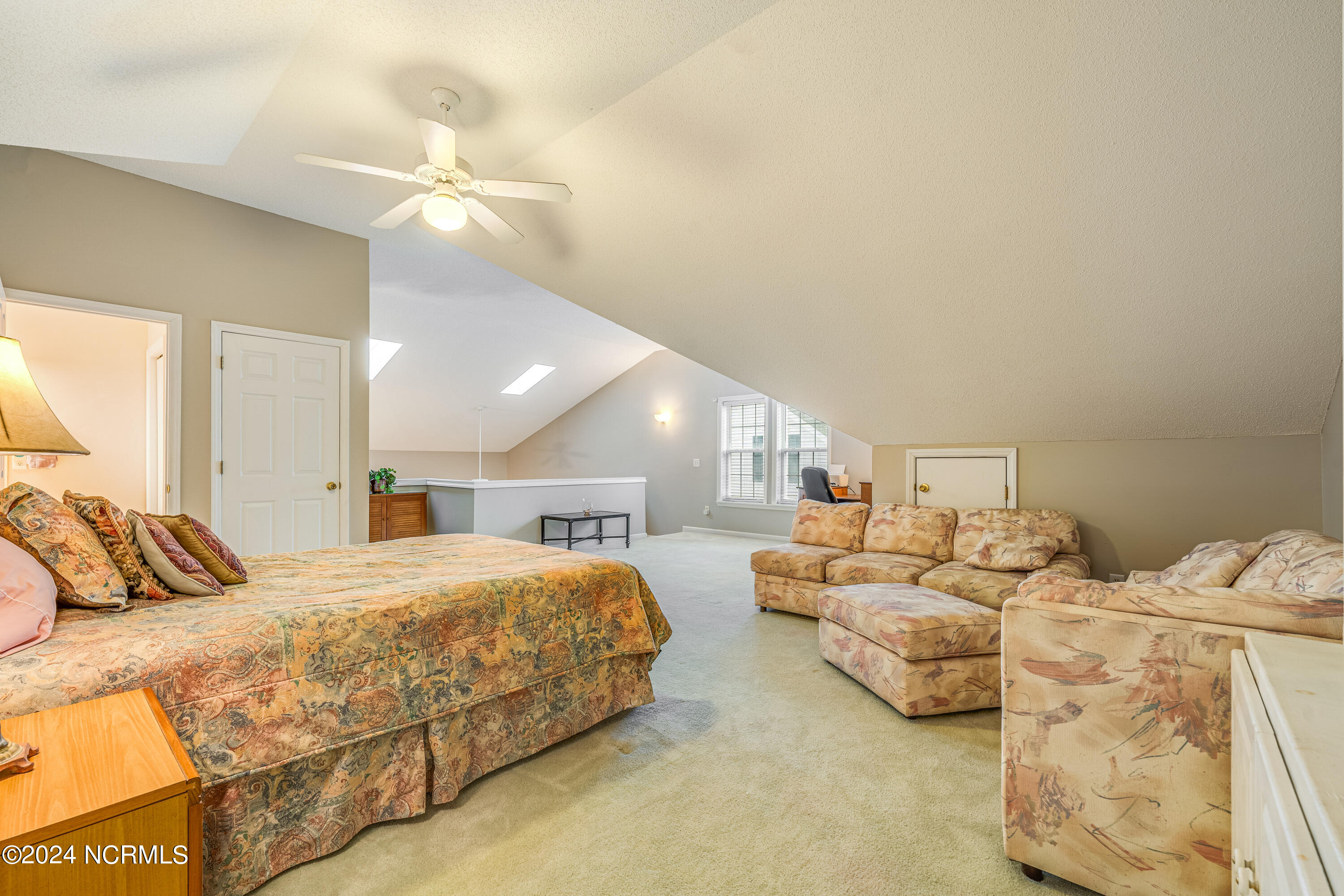 100534045 | Photo 25