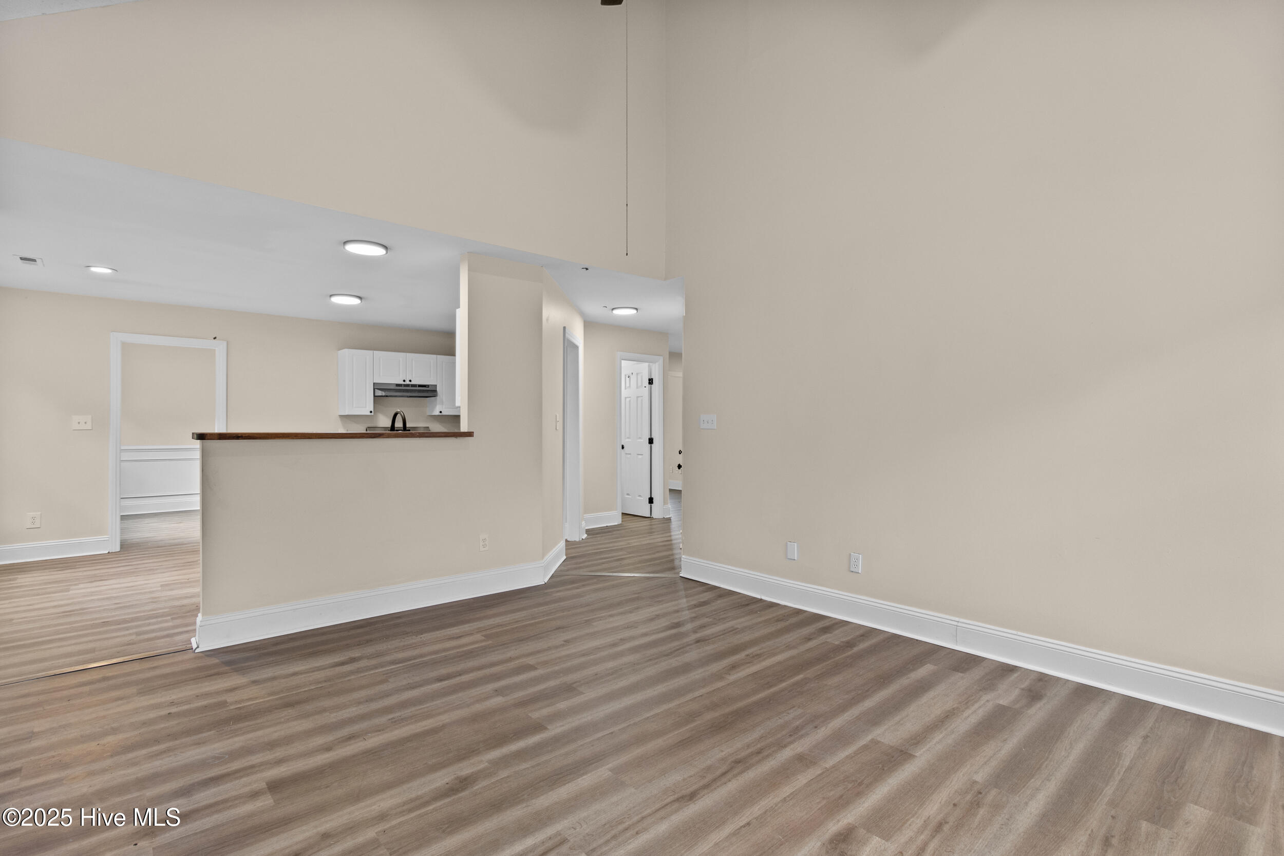 100561425 | Photo 16