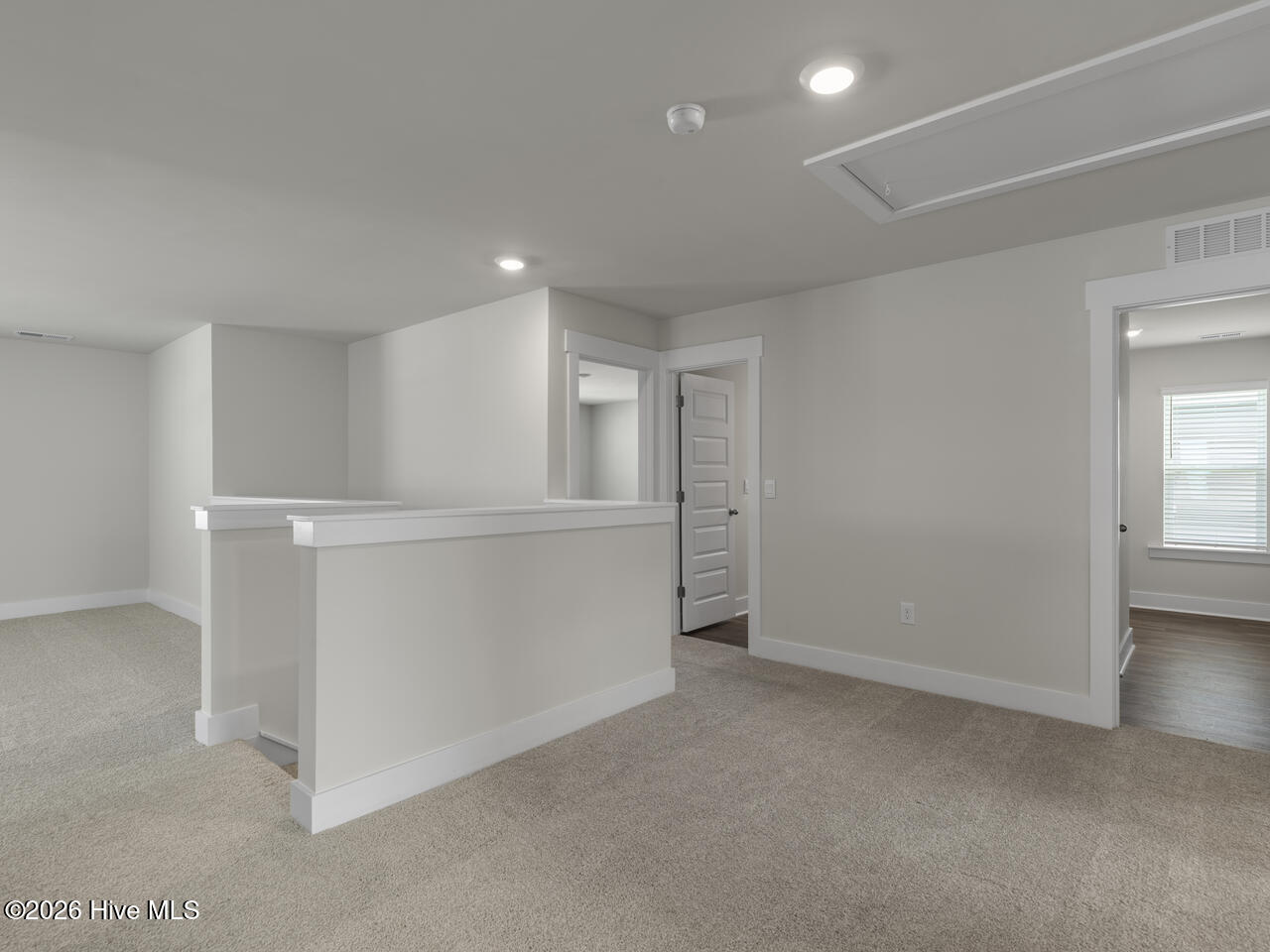 100553189 | Photo 28