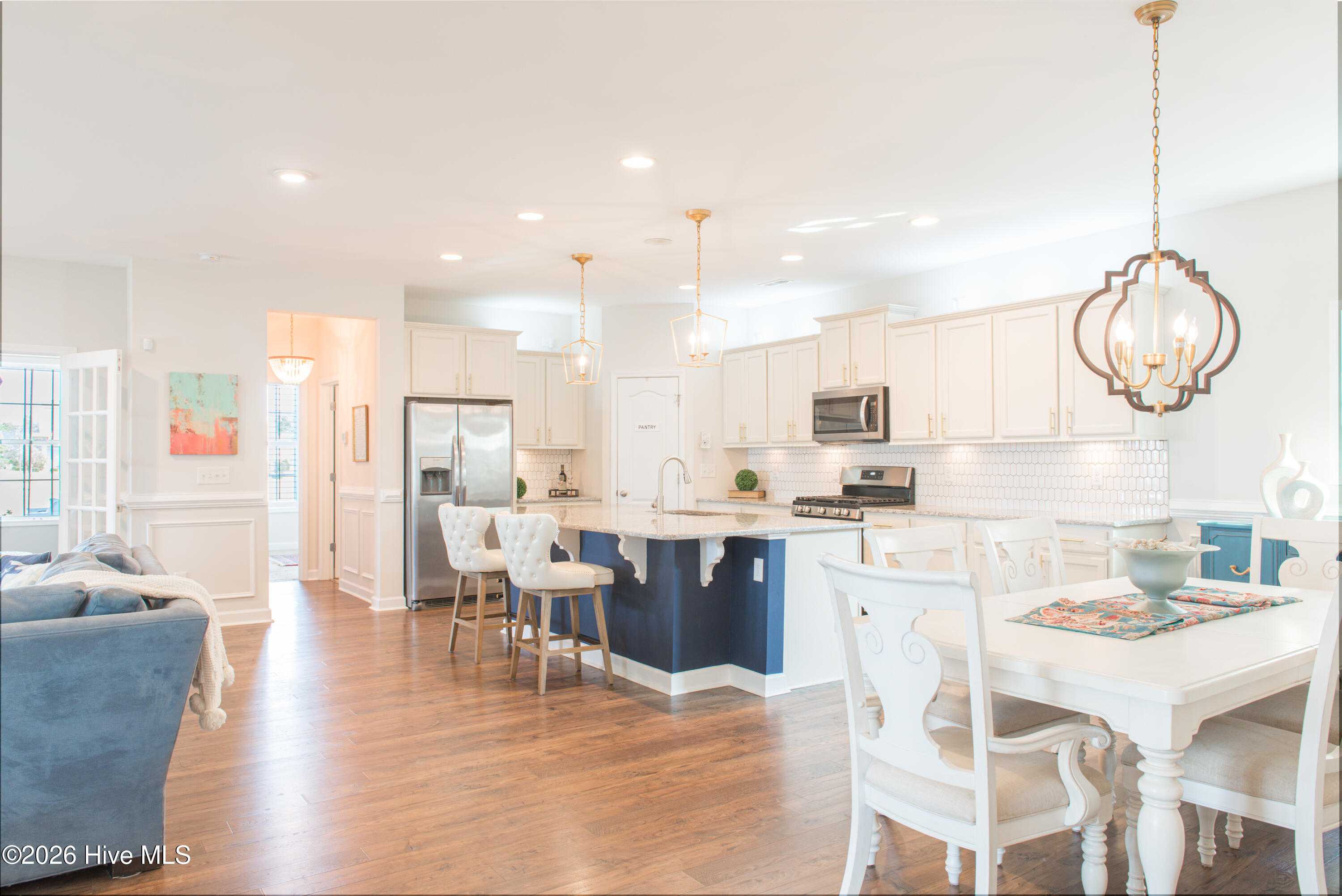 100553432 | Photo 38