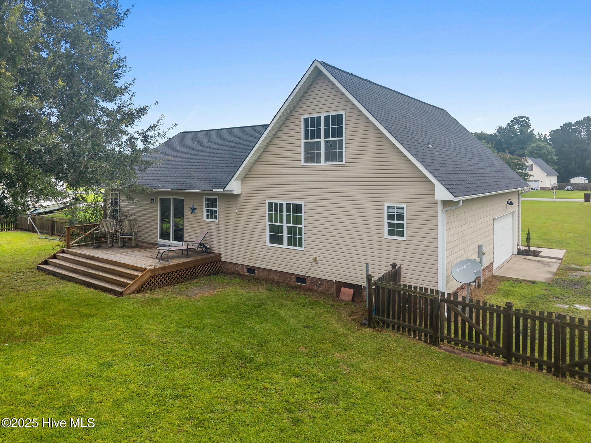 313 Oakmont Drive, Hampstead, NC 28443 – photo 7: 7-web-or-mls-DJI_20250811101311_0198_D