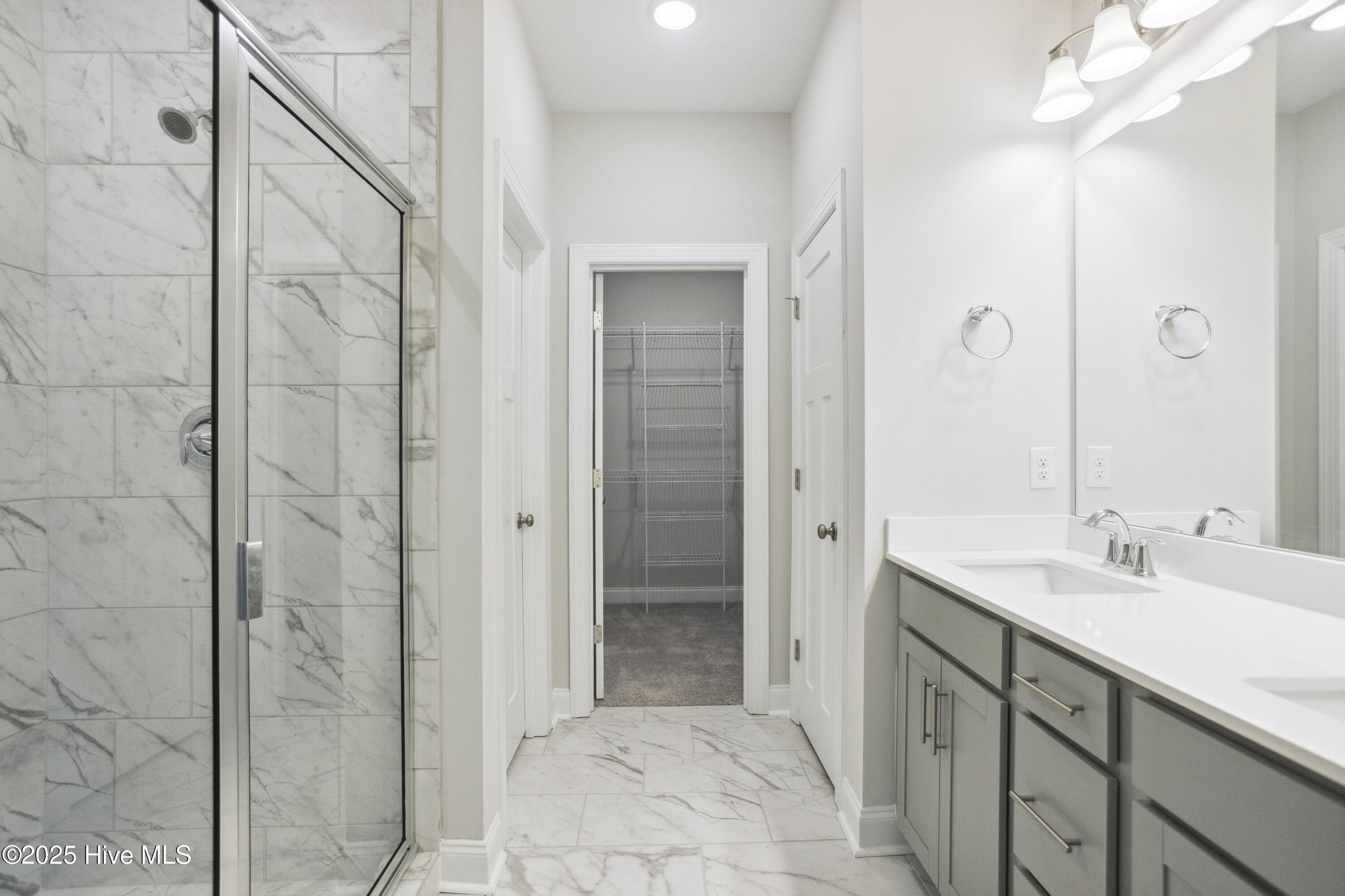 100543371 | Photo 16