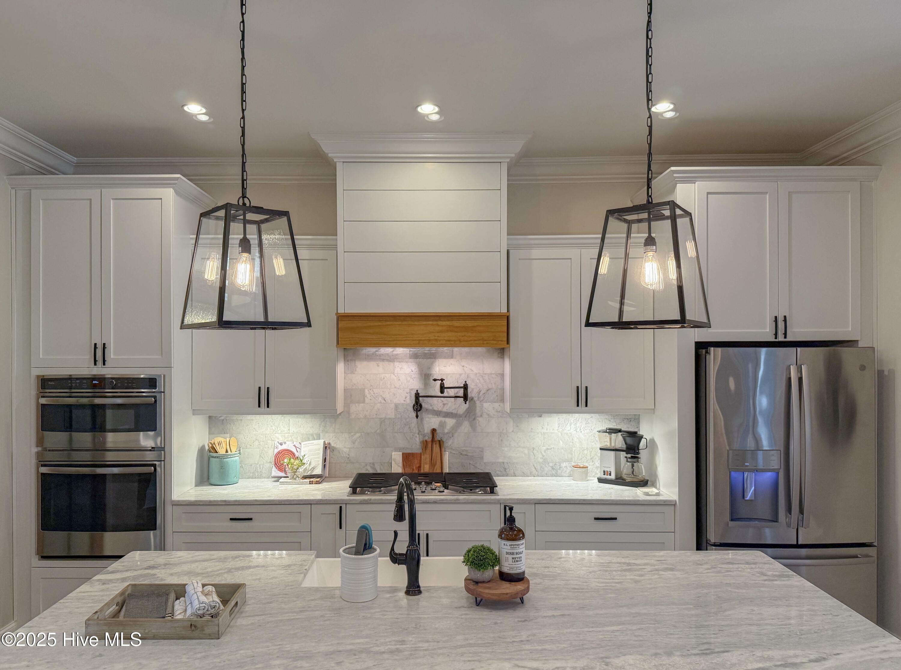 100556308 | Photo 23