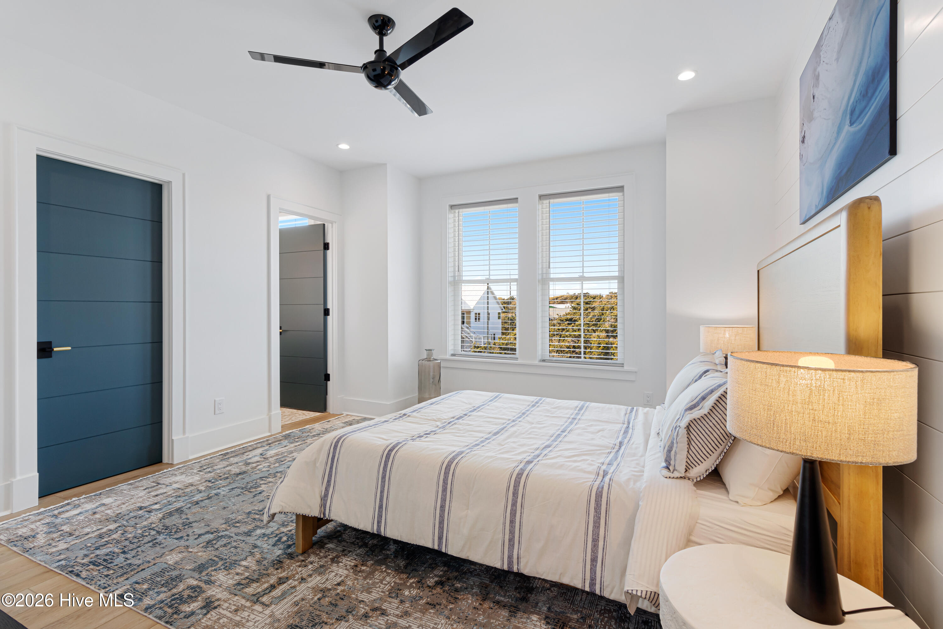 100567195 | Photo 30