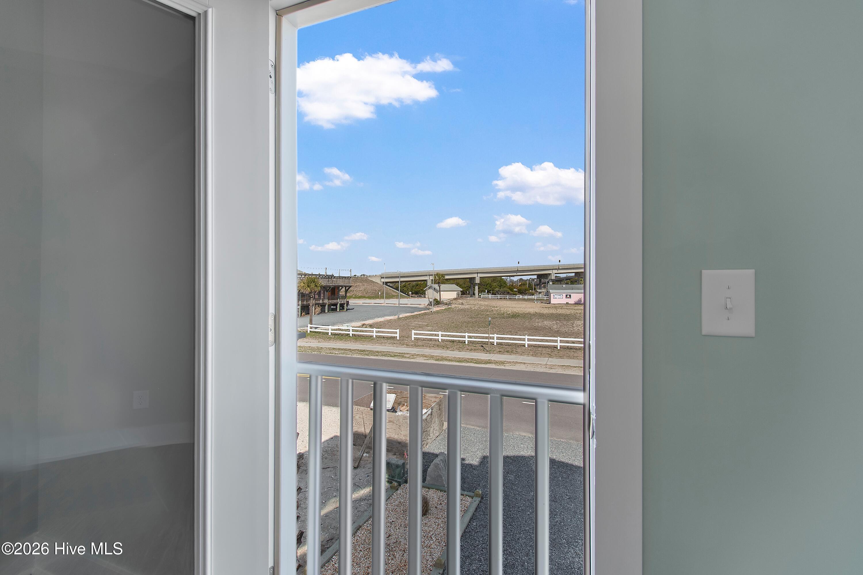 100525710 | Photo 44