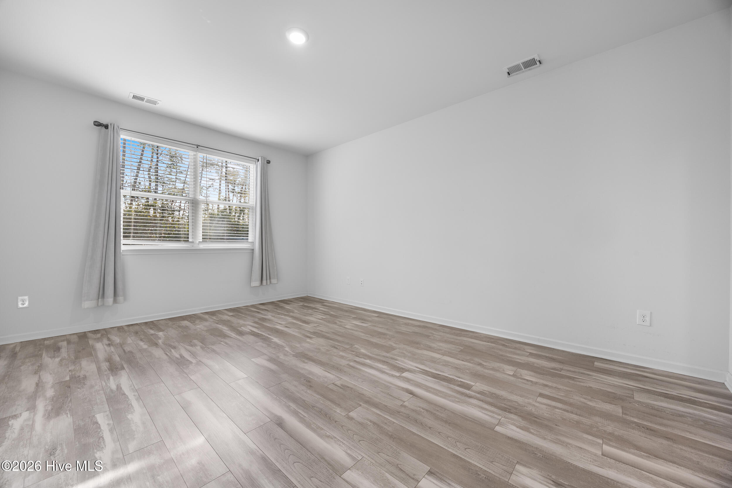 100552645 | Photo 27