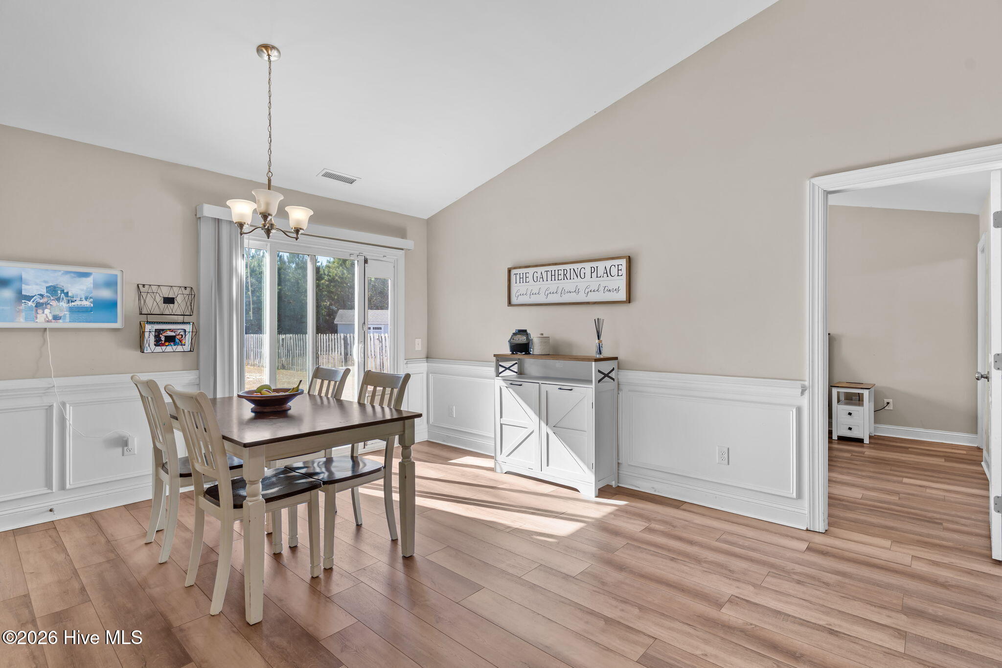 100550911 | Photo 14