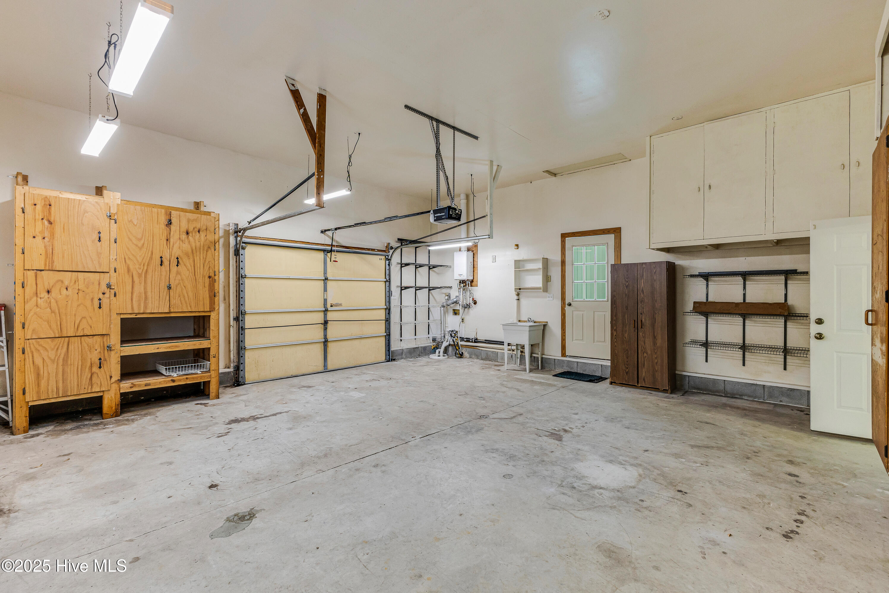 100538127 | Photo 36