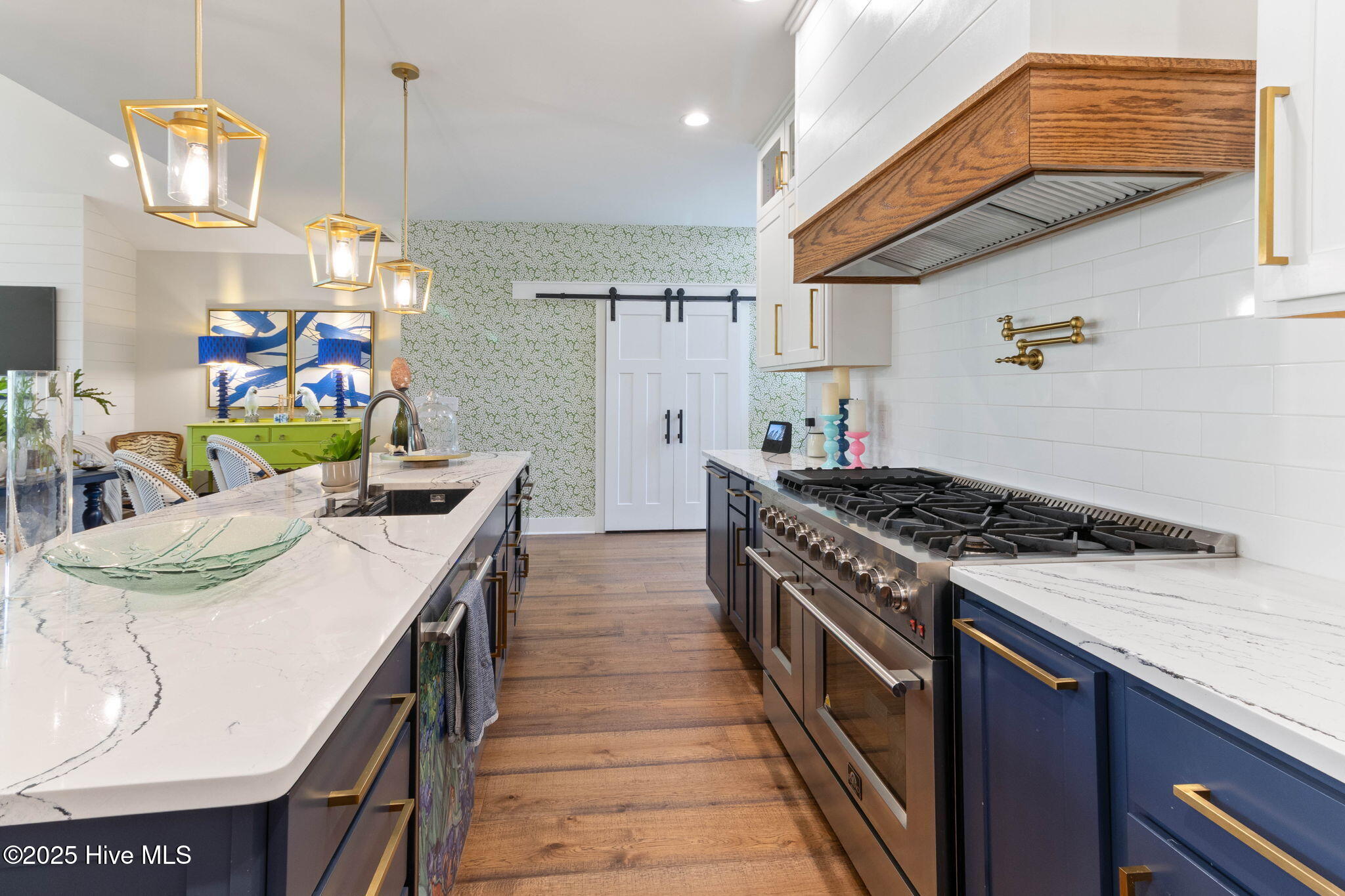 100525541 | Photo 12