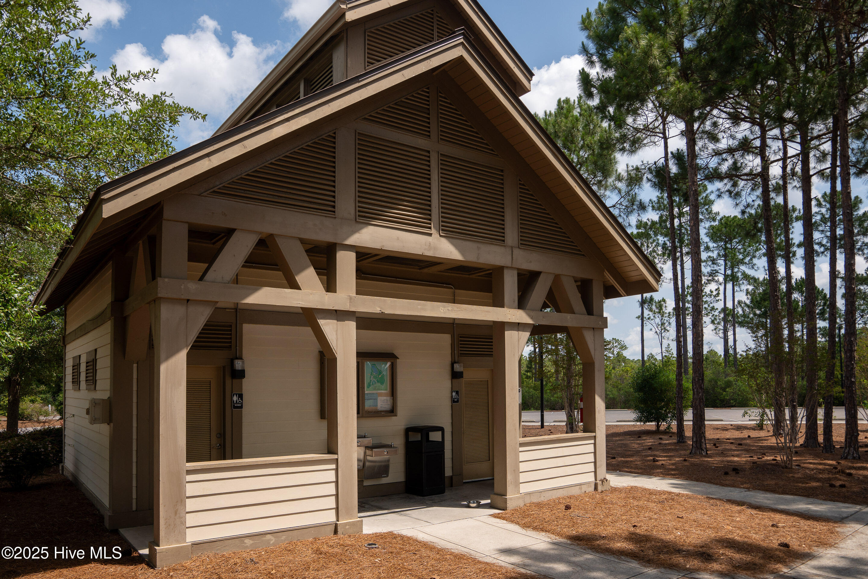 100543771 | Photo 81