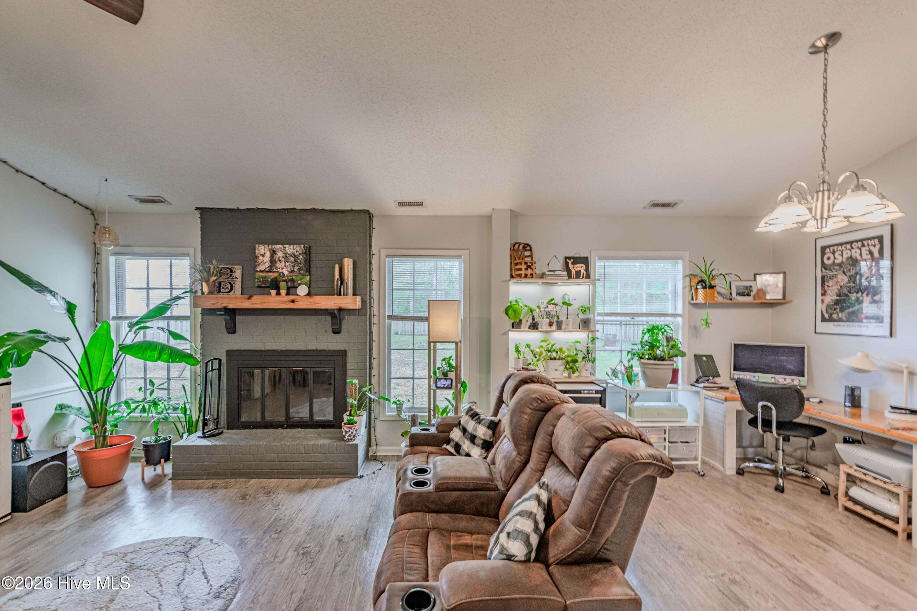 100569074 | Photo 12