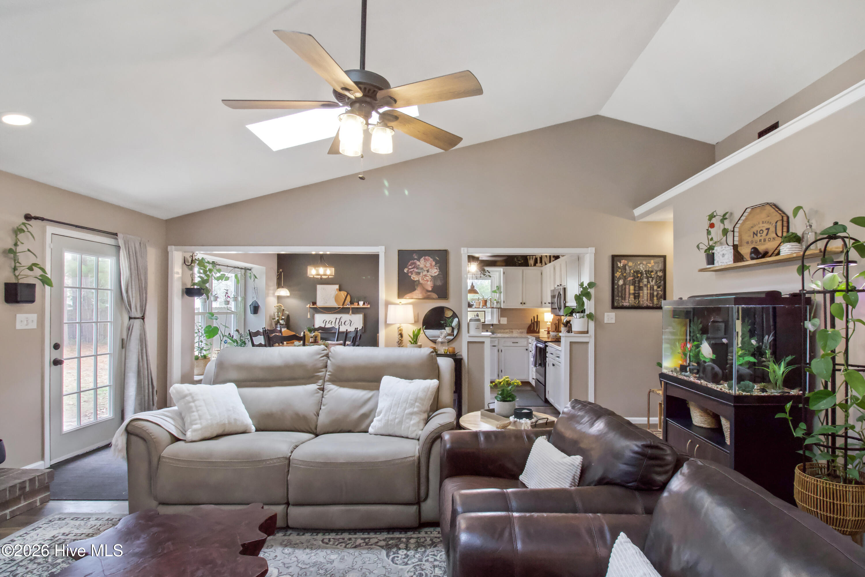 100559639 | Photo 14