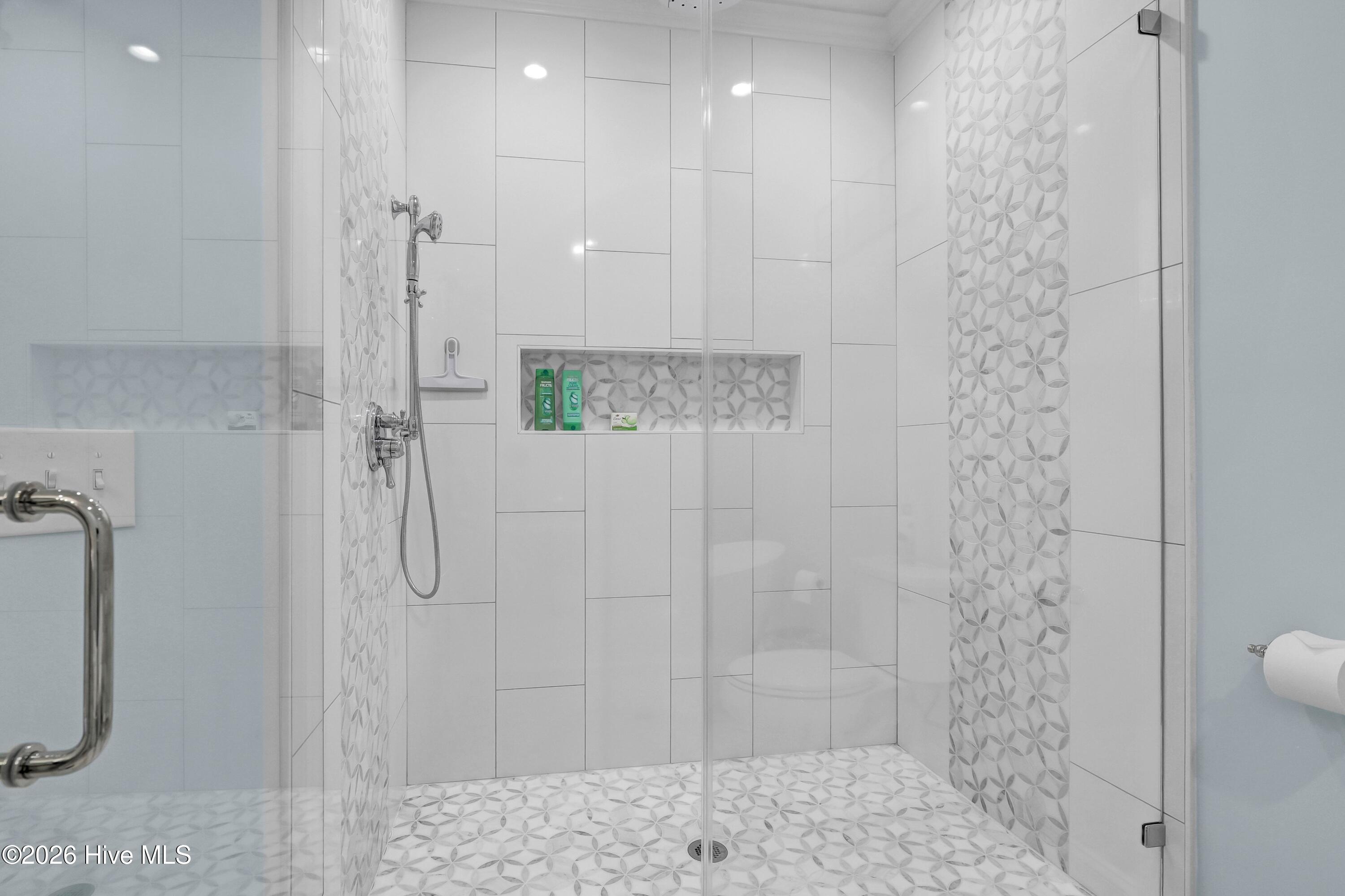 100567806 | Photo 33