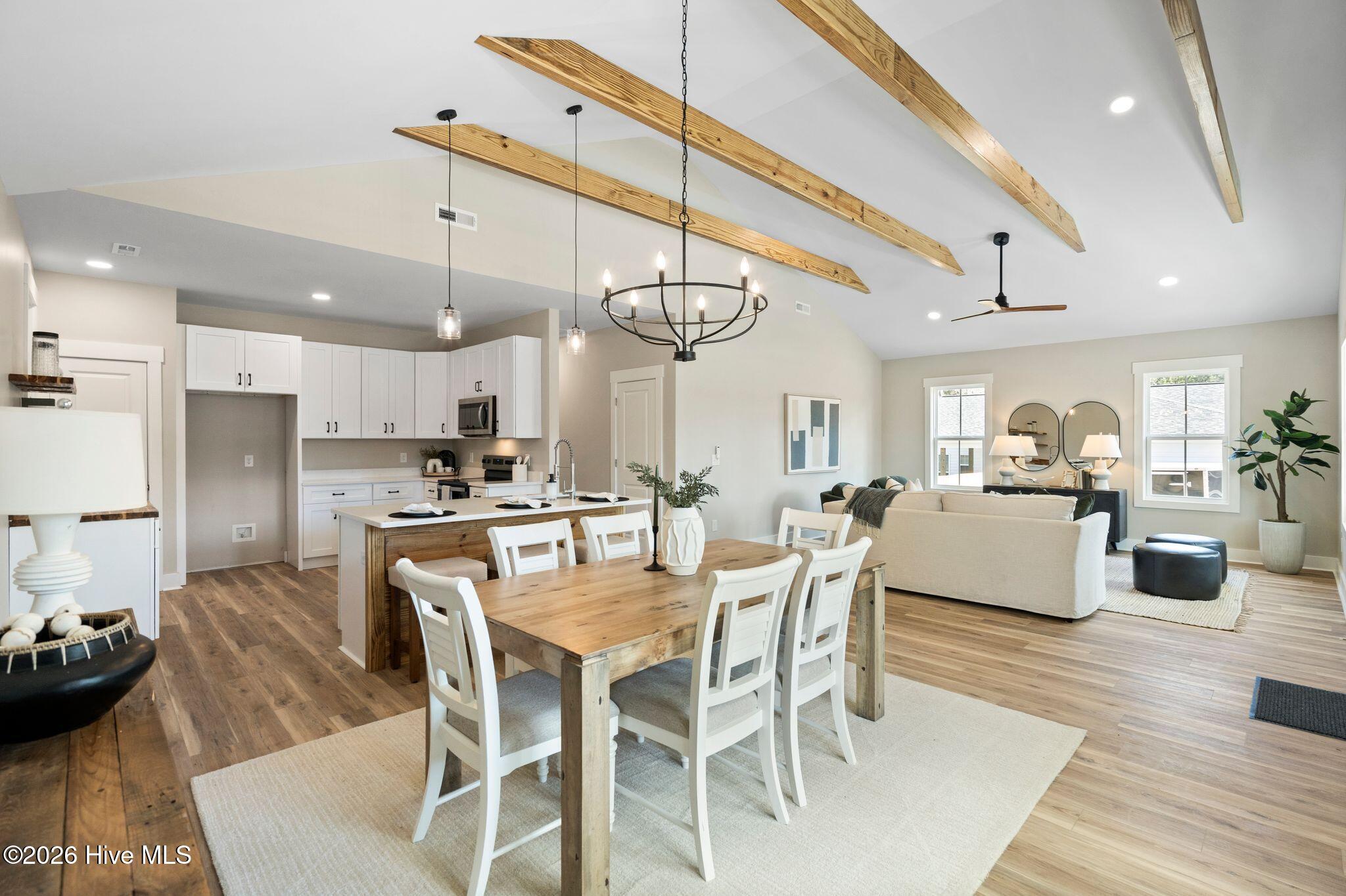 100558463 | Photo 19