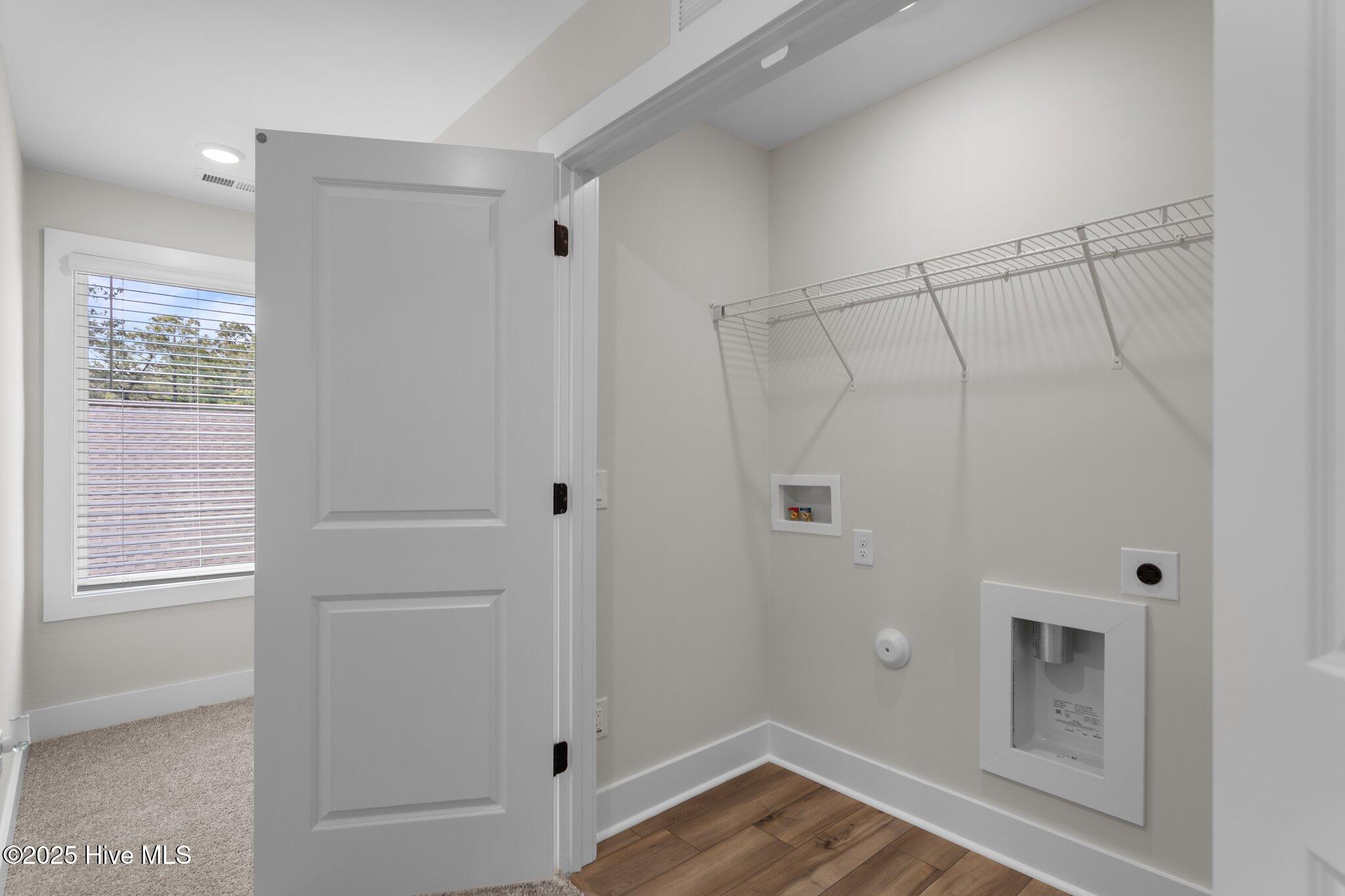 100570402 | Photo 17