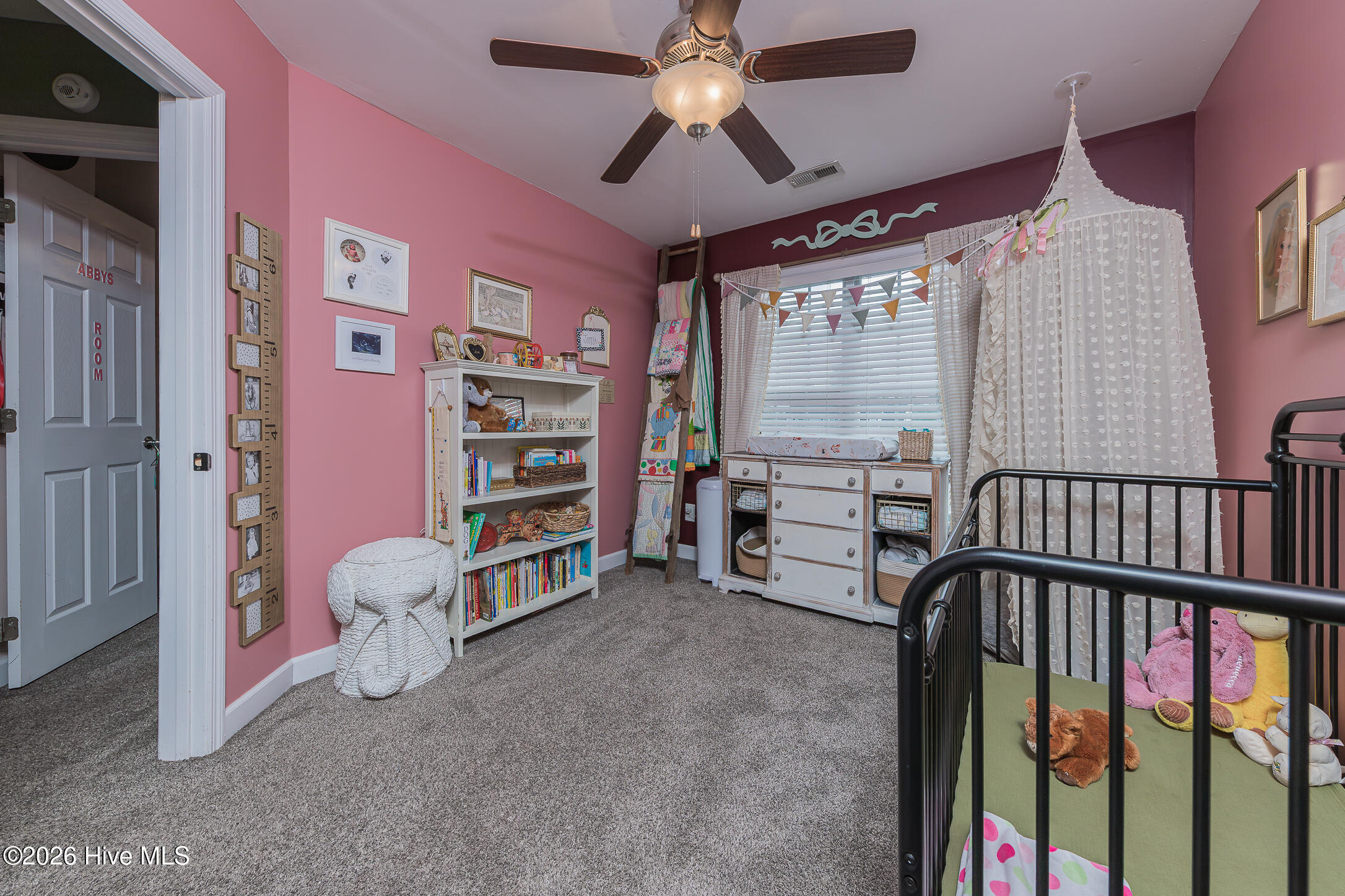 100556054 | Photo 30