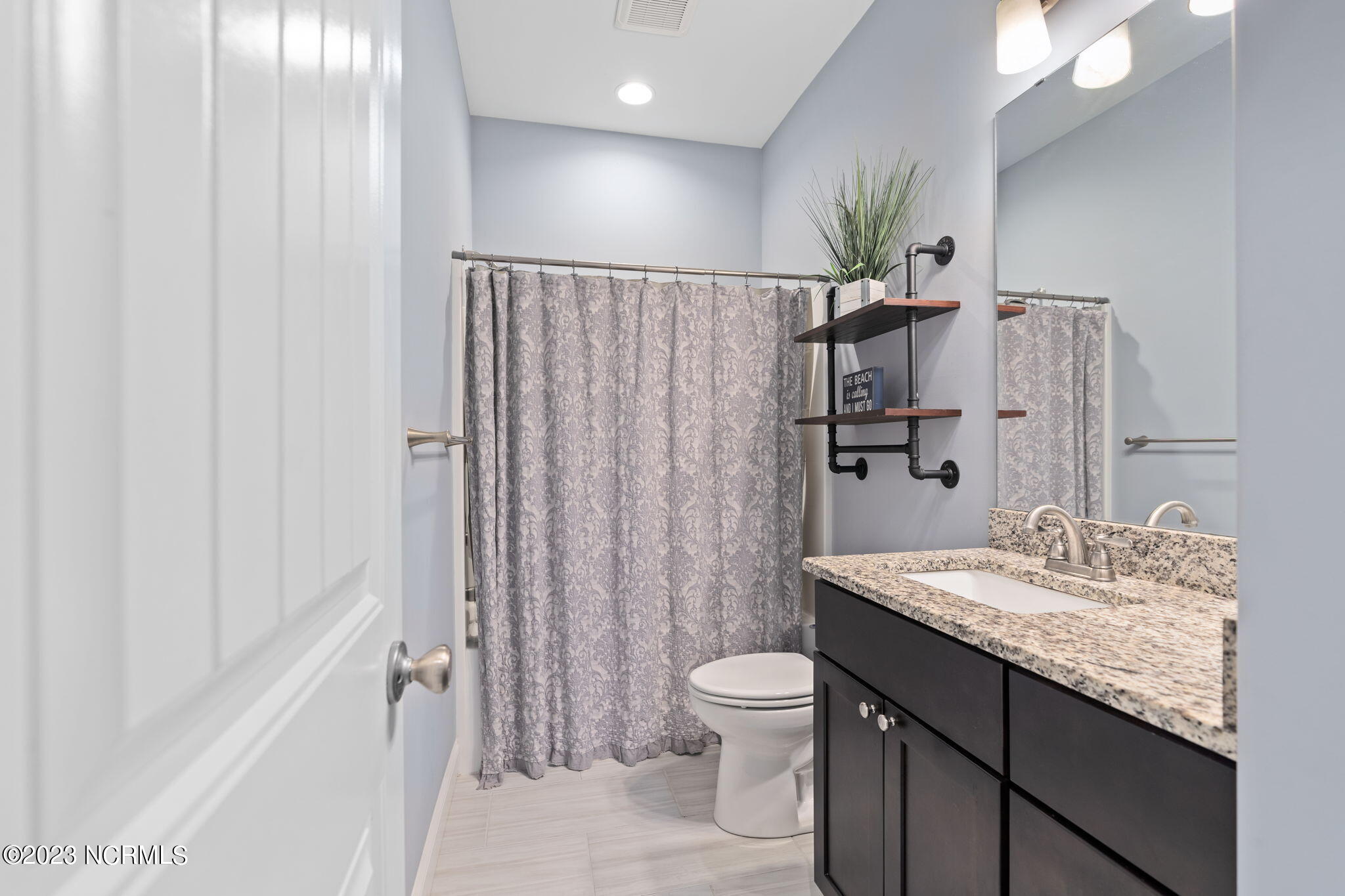 100568297 | Photo 23