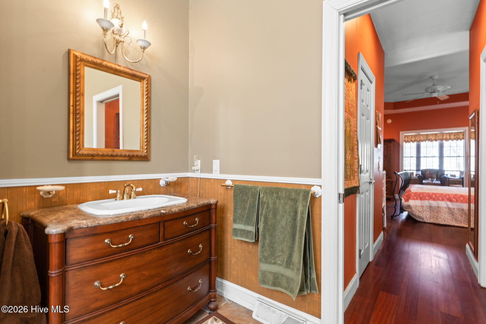 100553599 | Photo 21