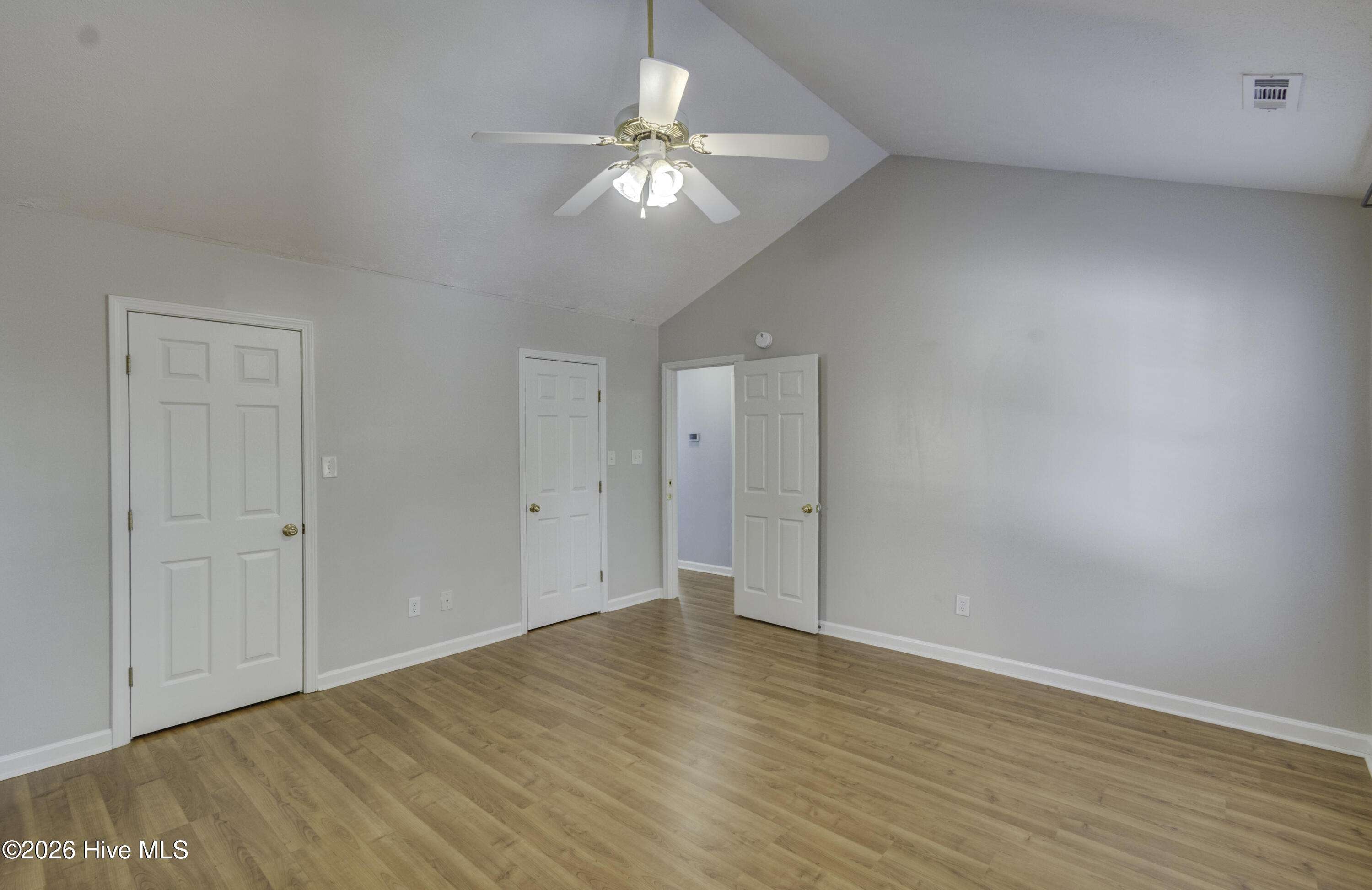 100549263 | Photo 42