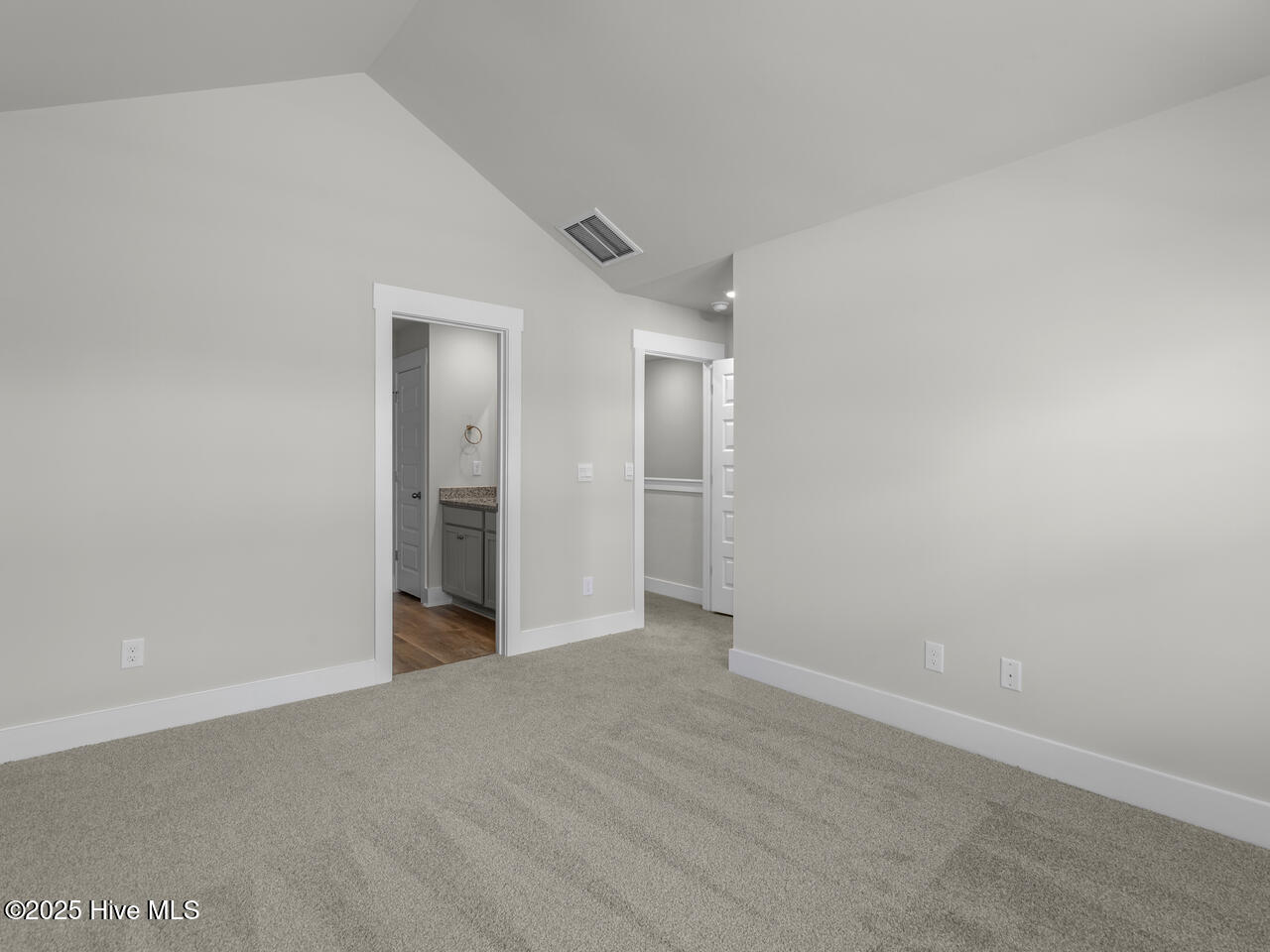 100508458 | Photo 21