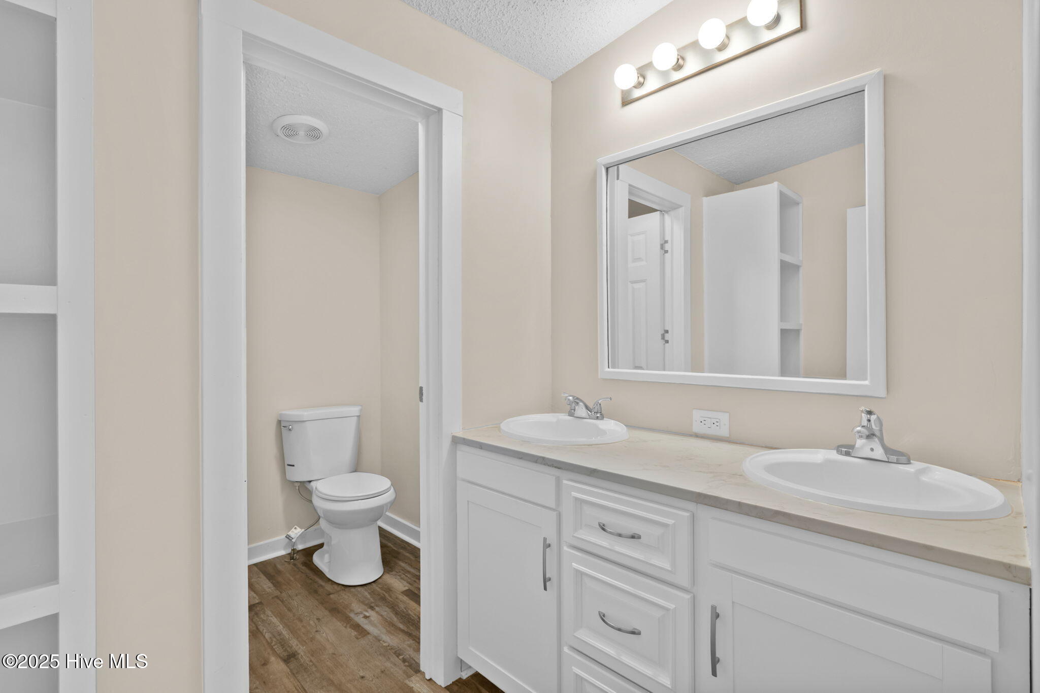 100528091 | Photo 14