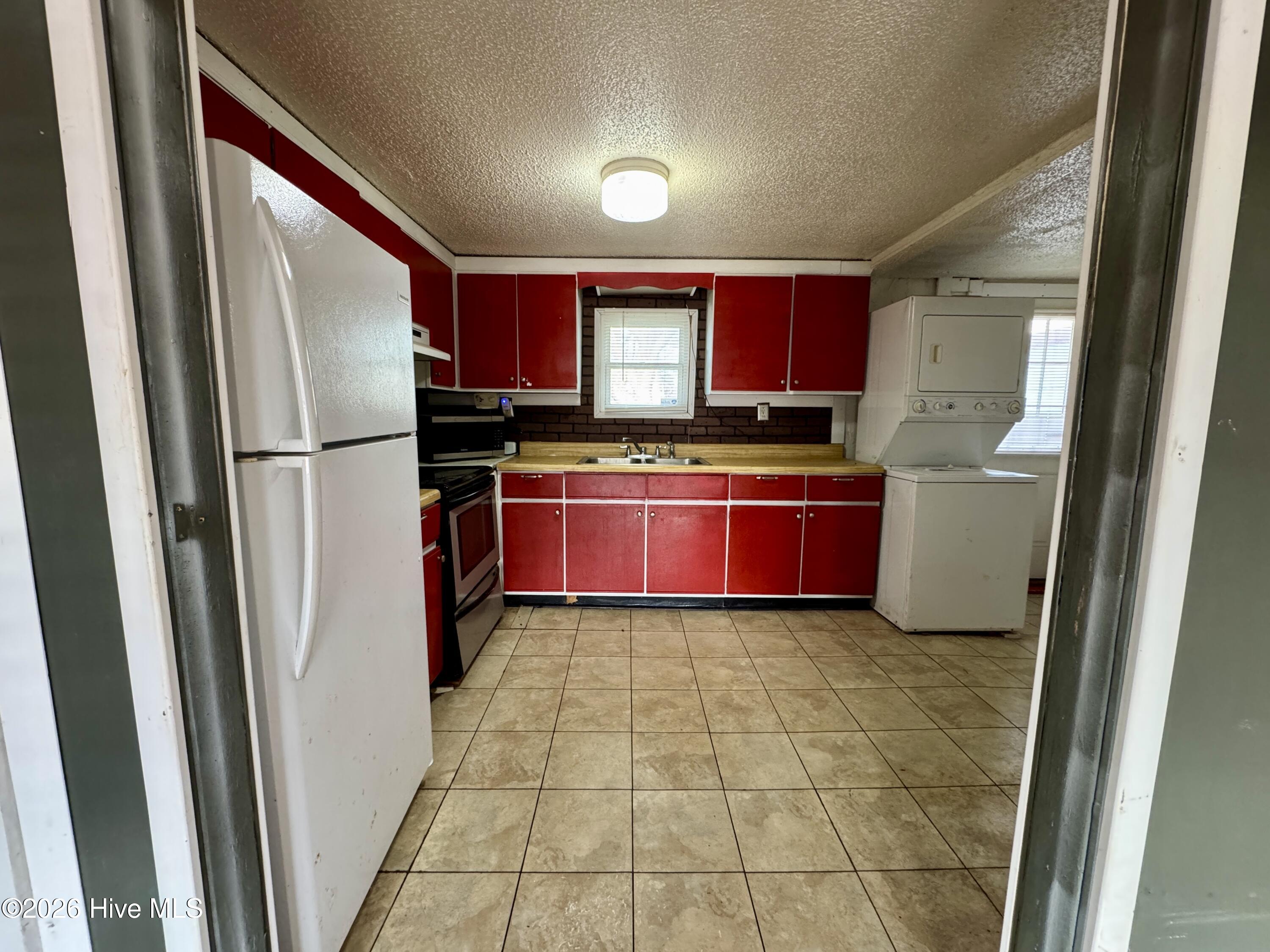 100547933 | Photo 37