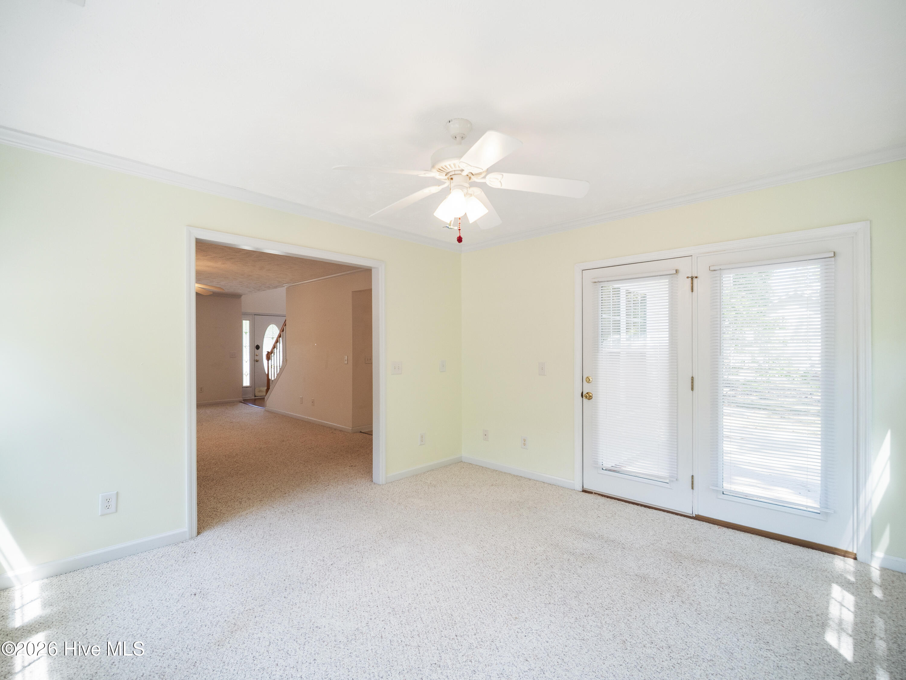 100570640 | Photo 17