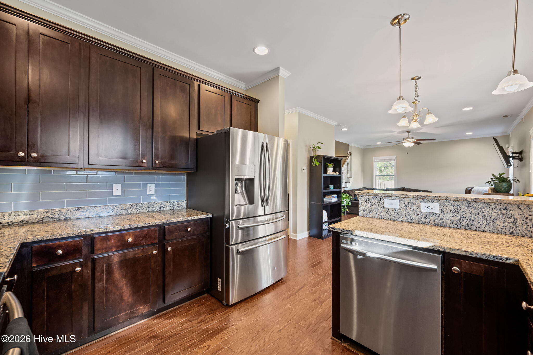 100568567 | Photo 16