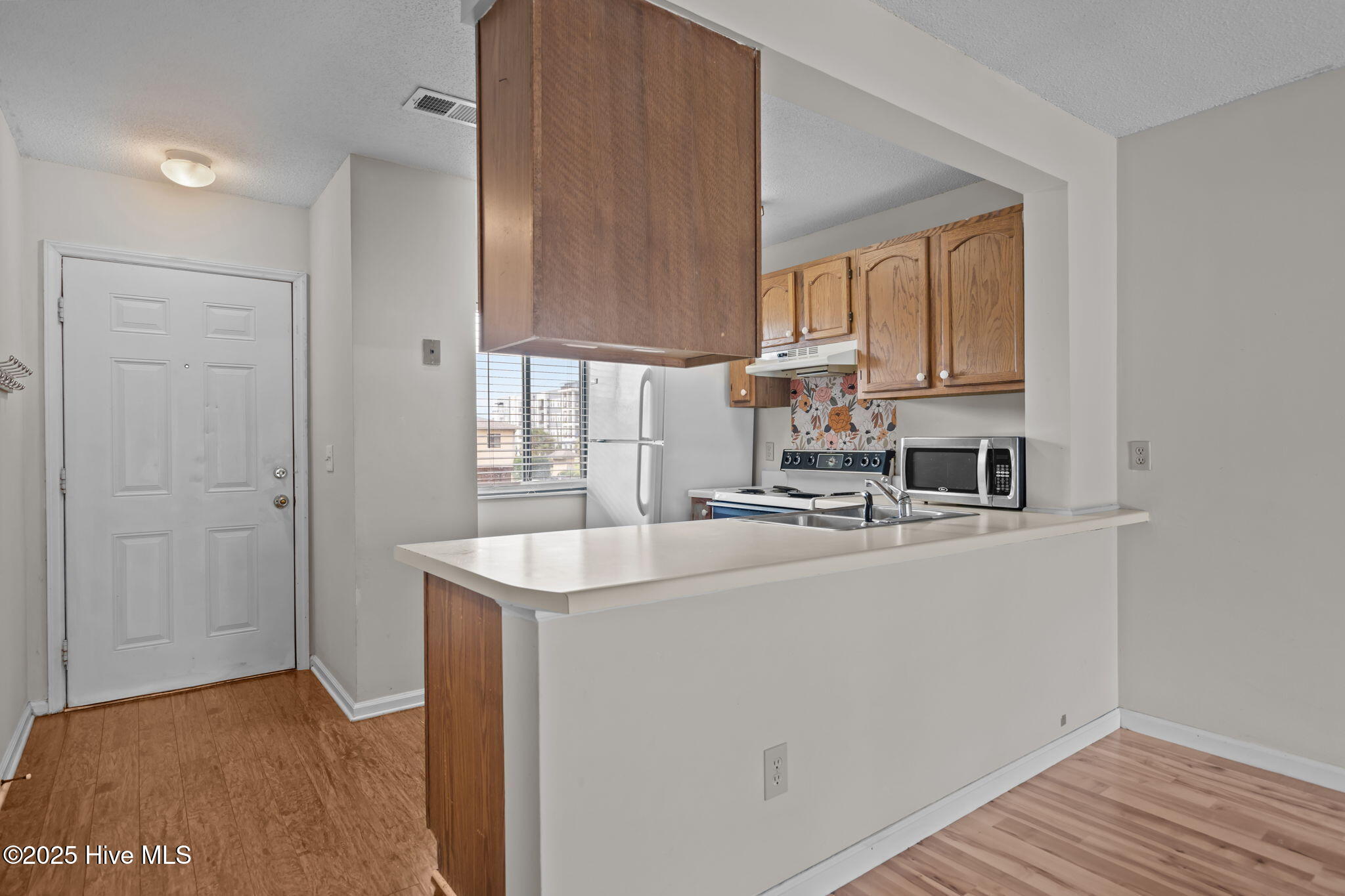 100529850 | Photo 12