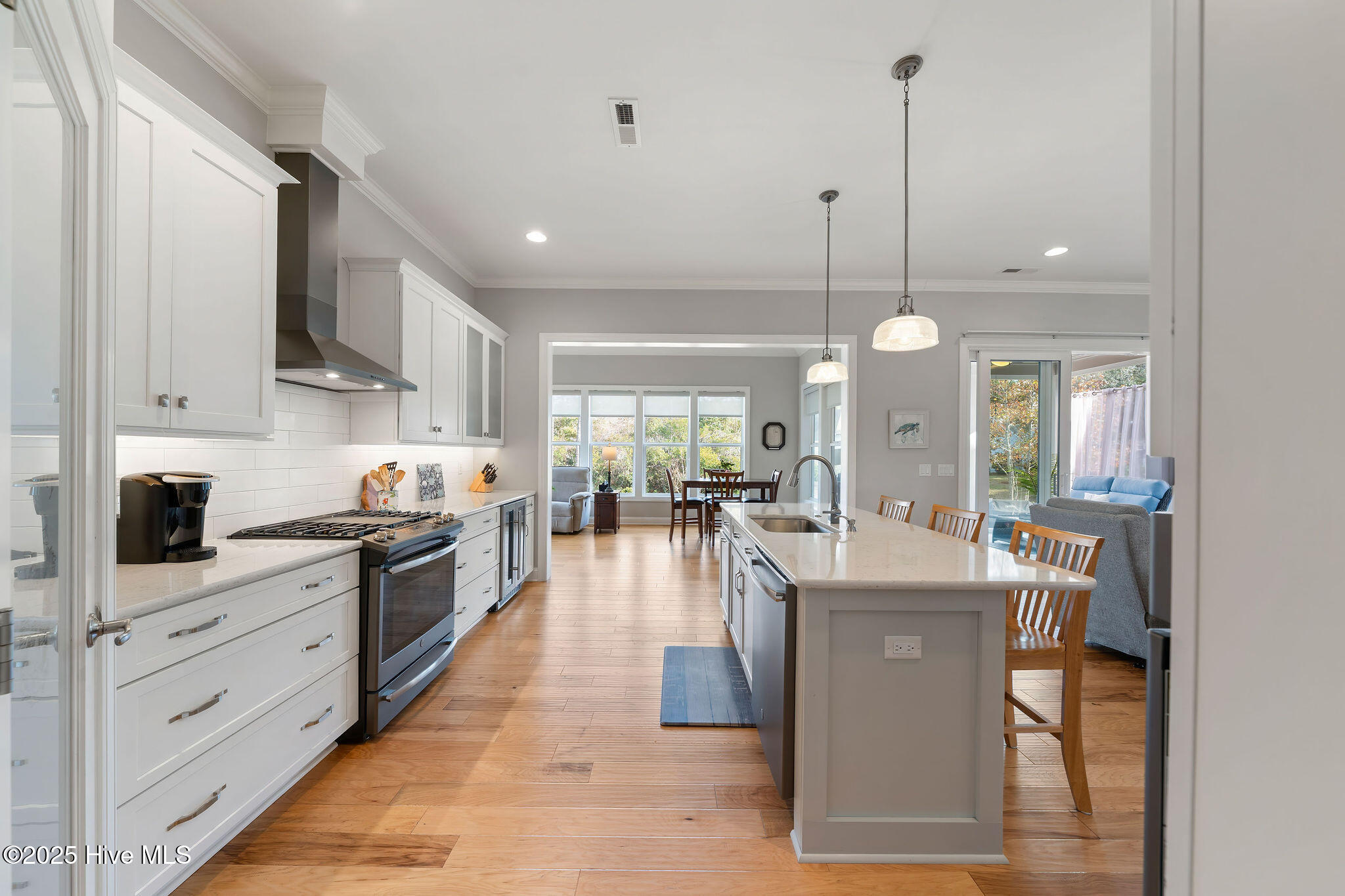 100547270 | Photo 18