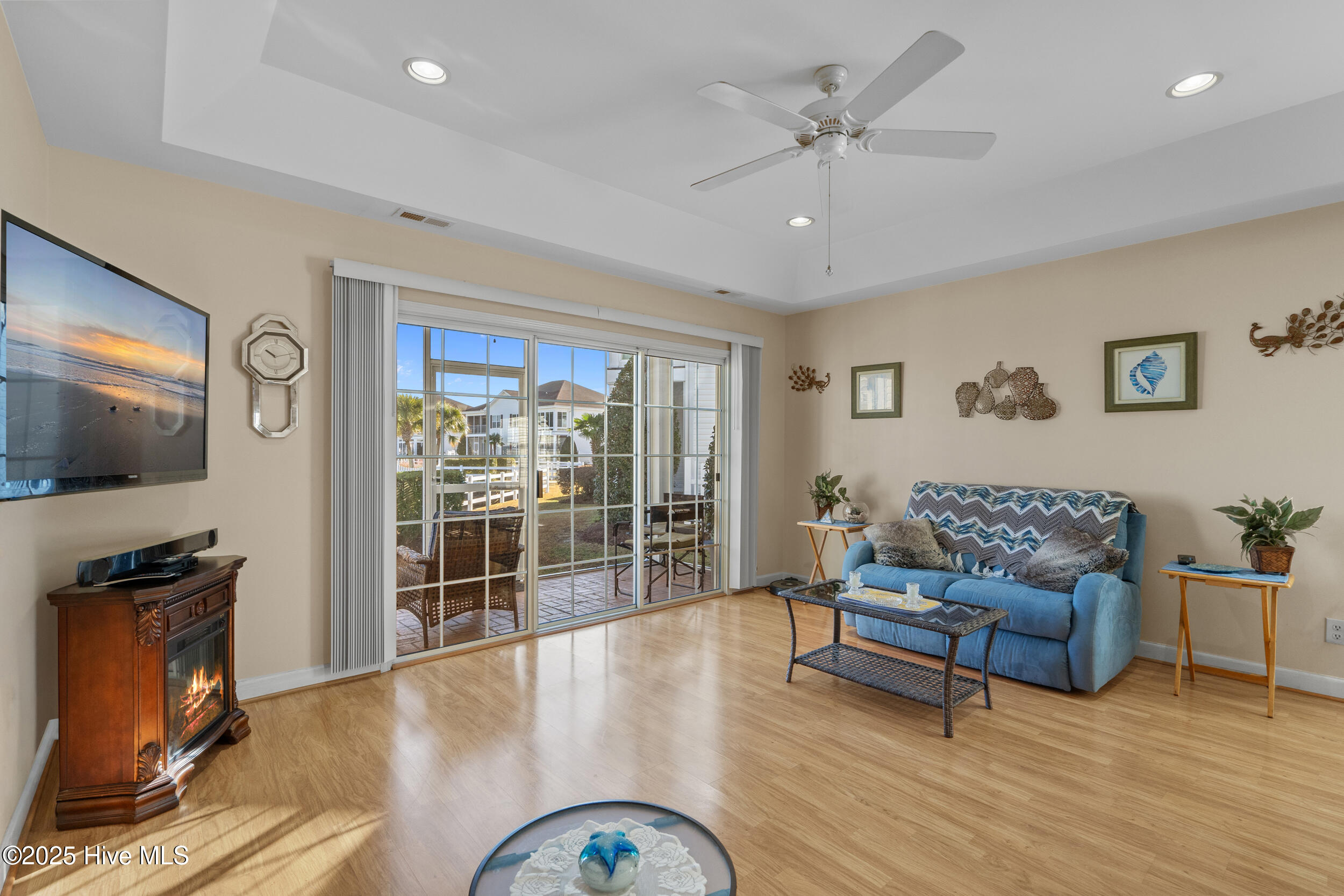 100545335 | Photo 14