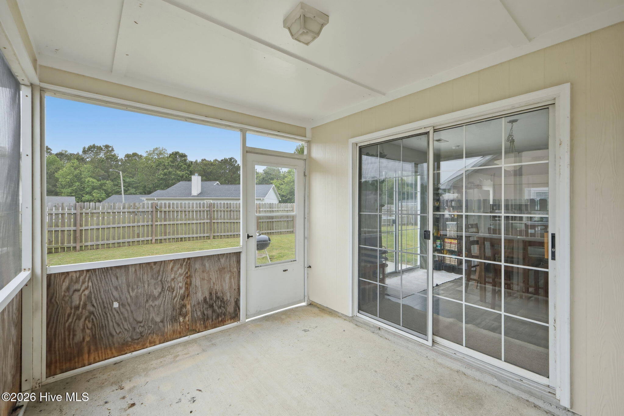 100570961 | Photo 9