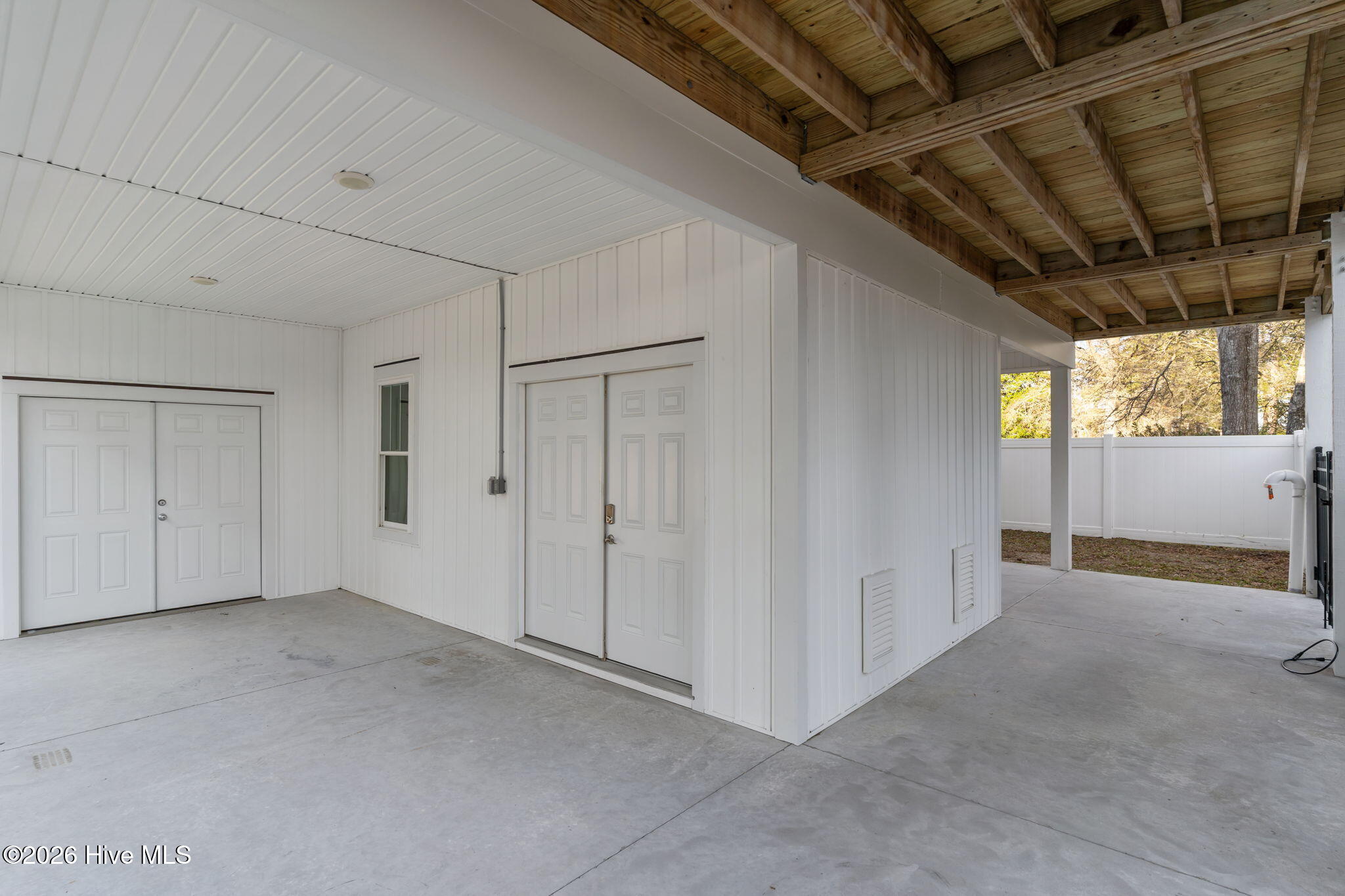 100561647 | Photo 51