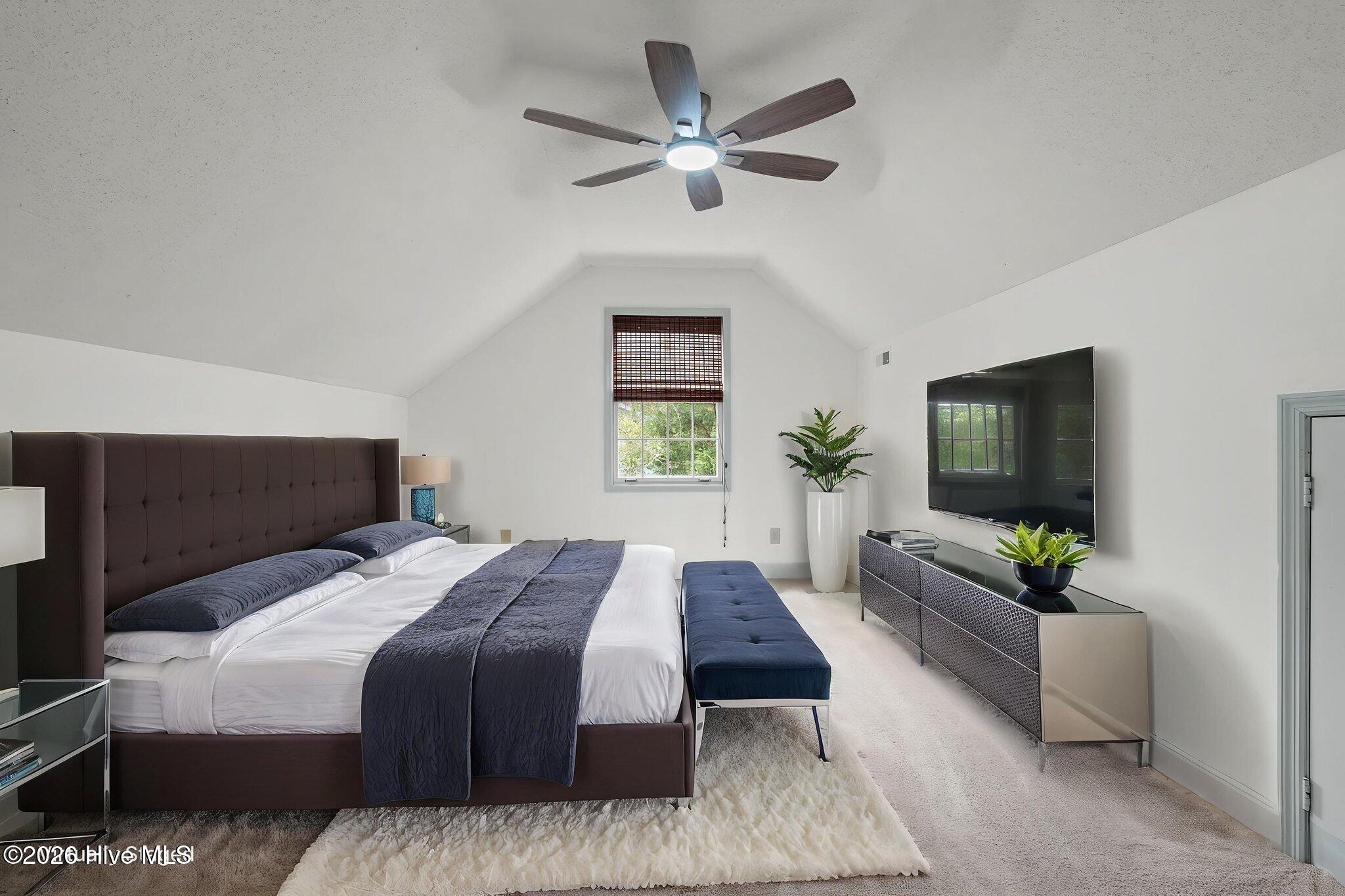 100564721 | Photo 52