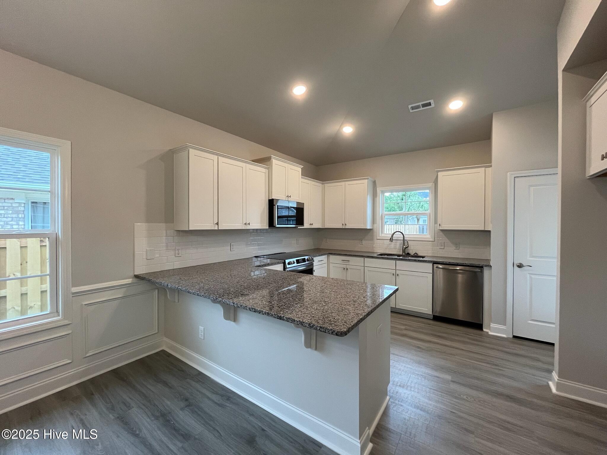 100426037 | Photo 14