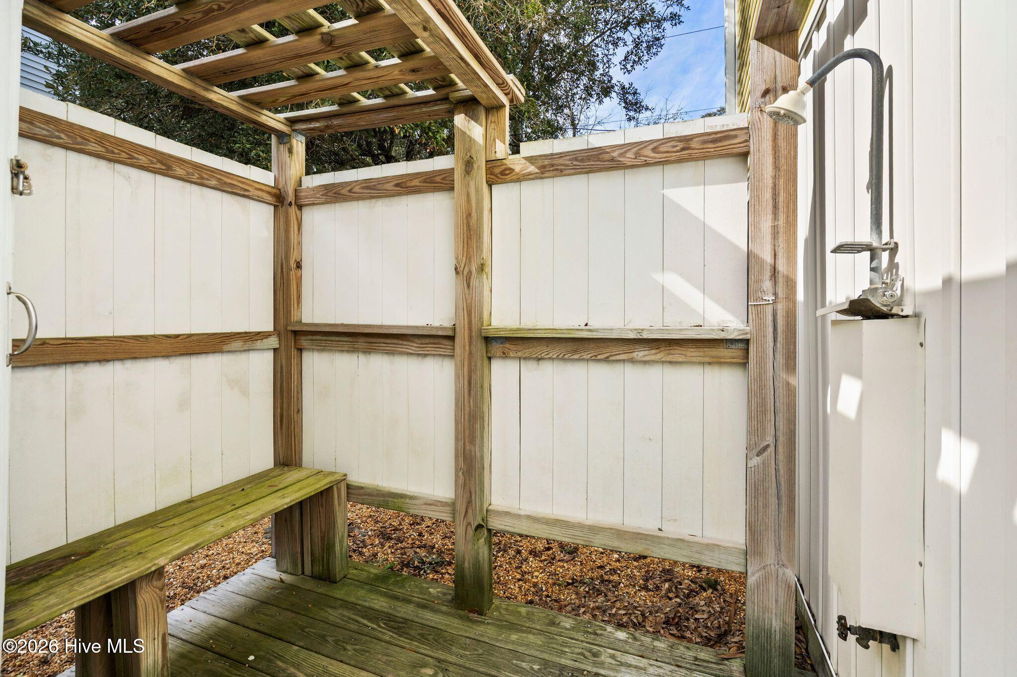 100561242 | Photo 46