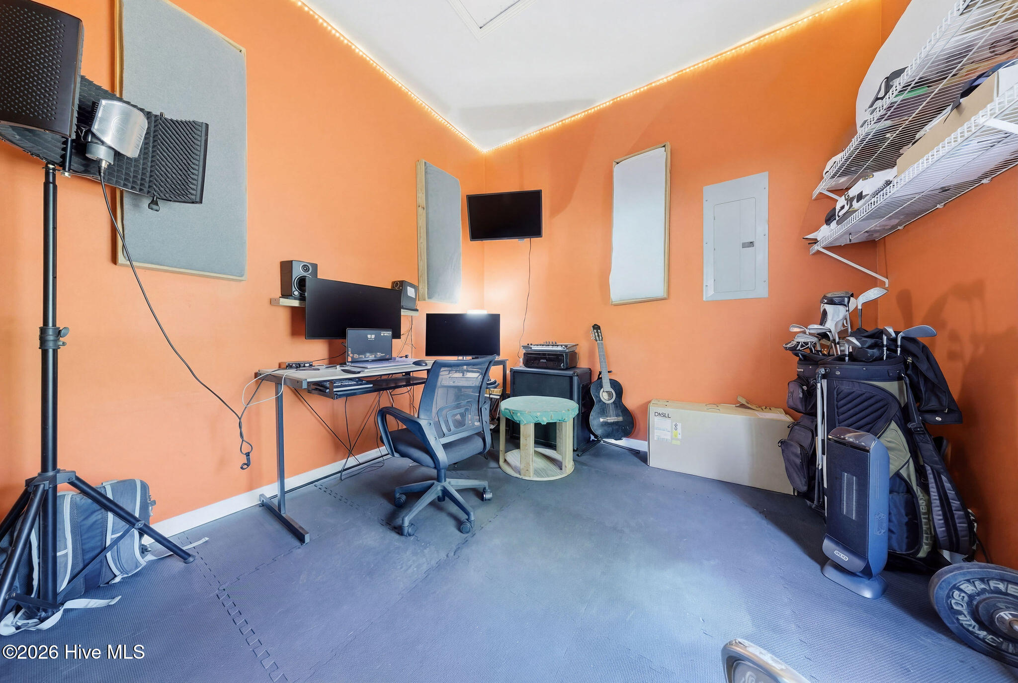 100565672 | Photo 43