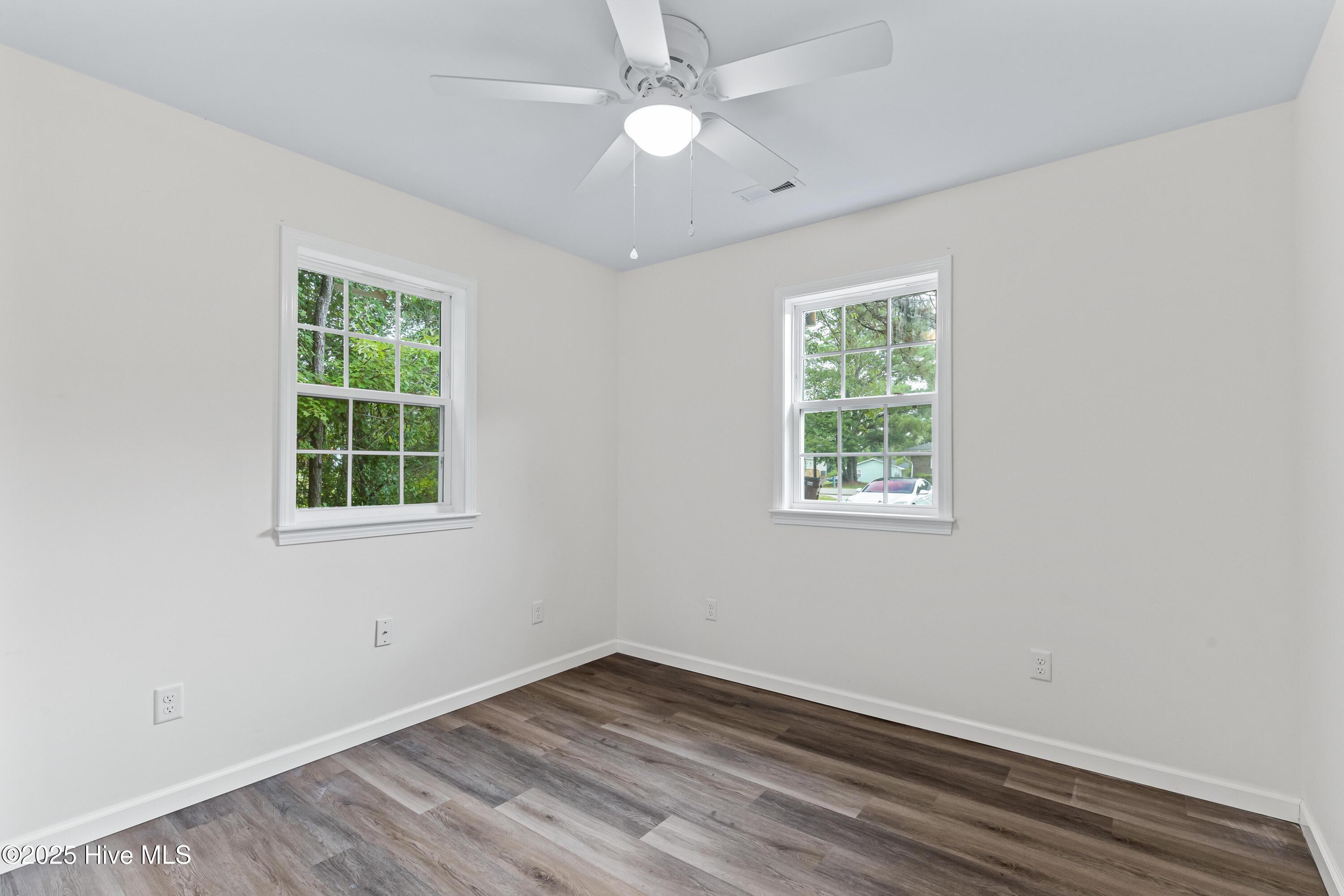 100548487 | Photo 20