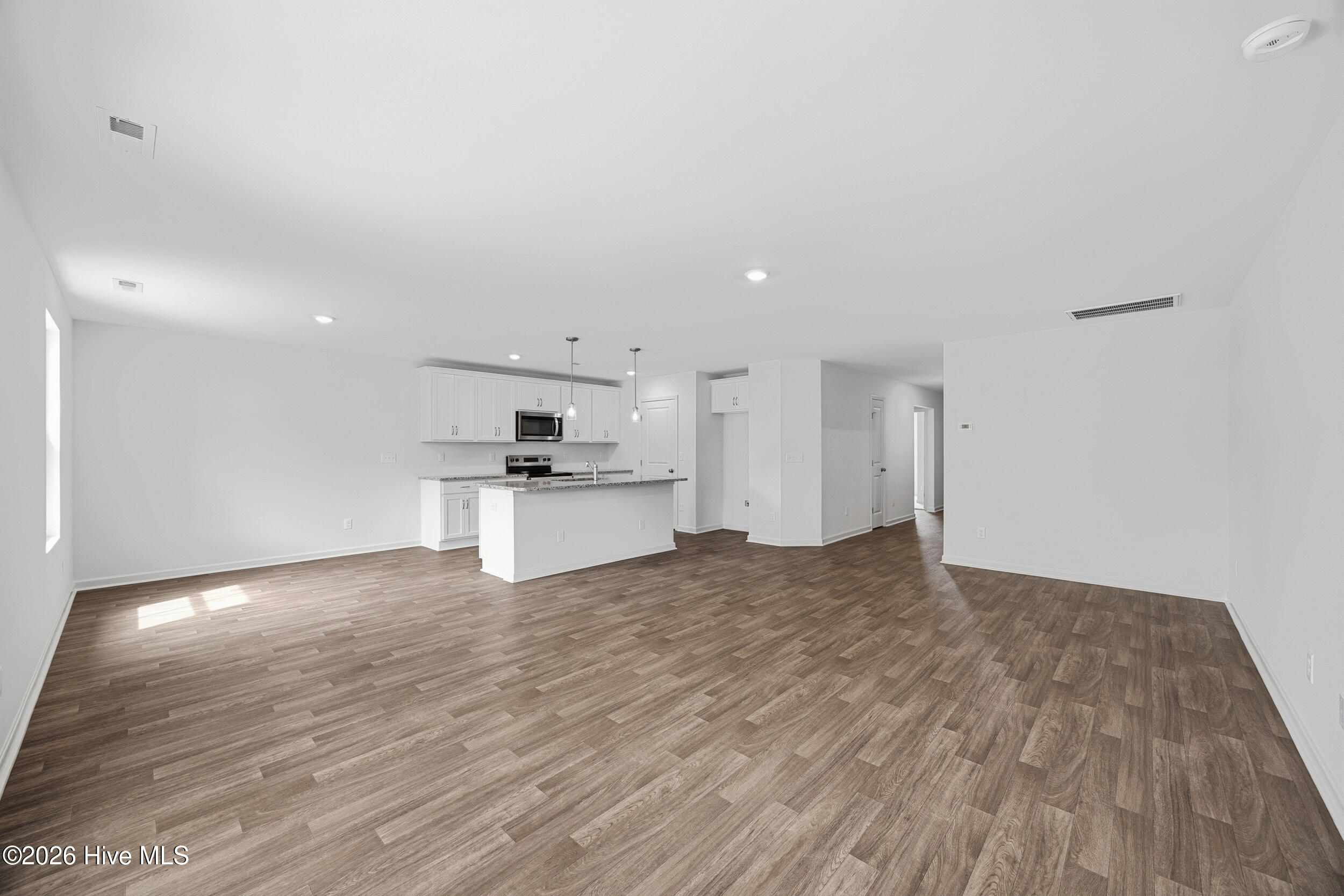 100567219 | Photo 13