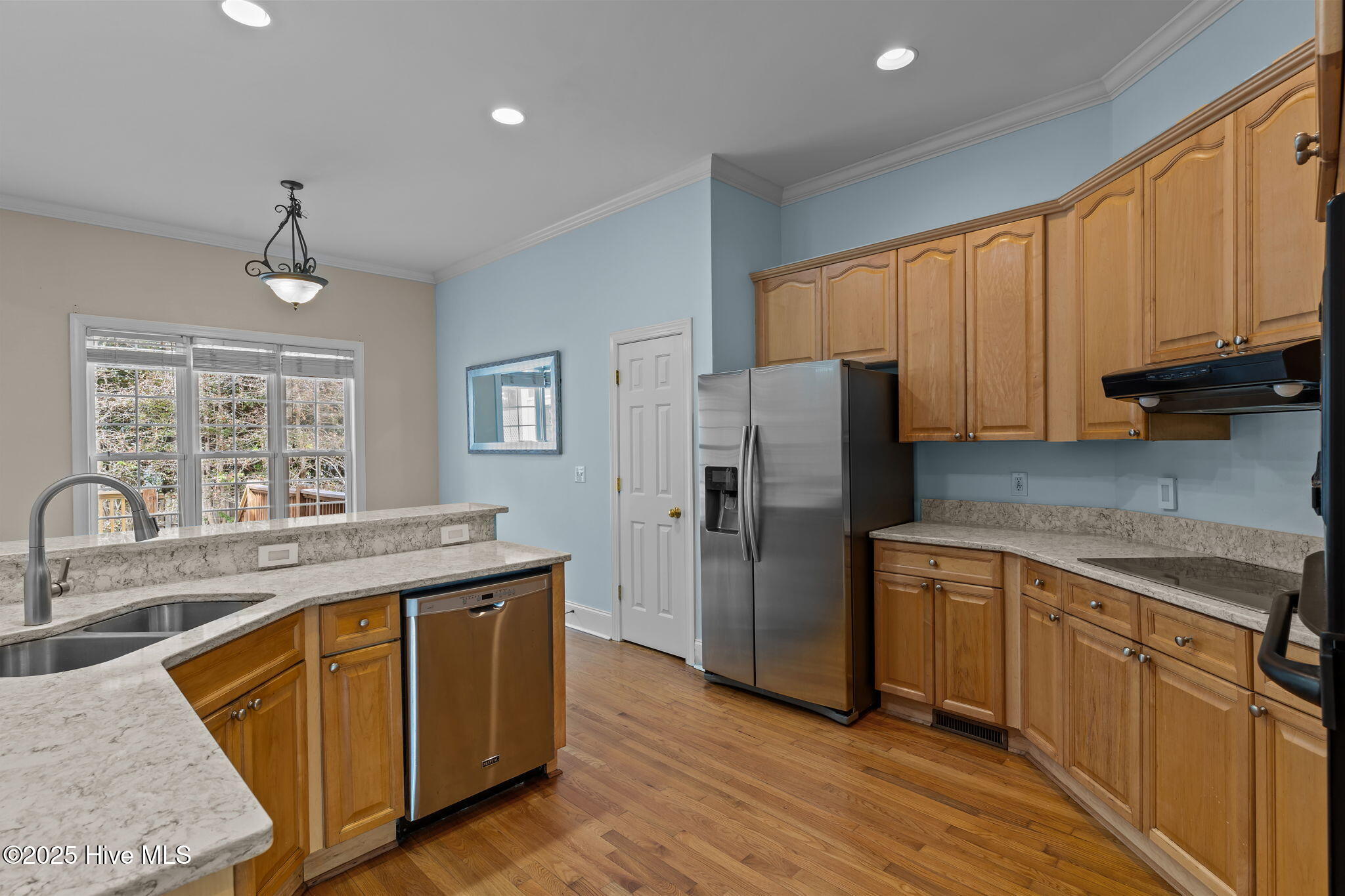 100538095 | Photo 20