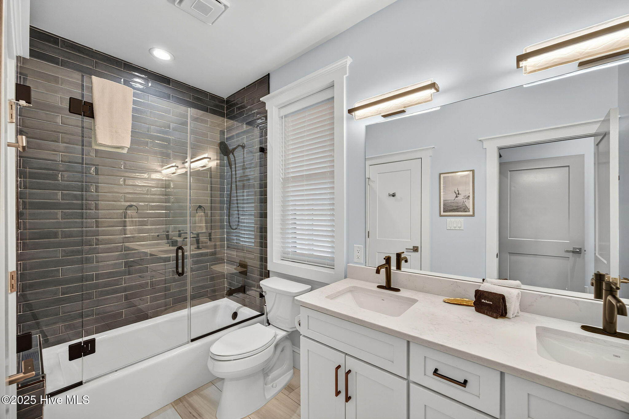 100541250 | Photo 28